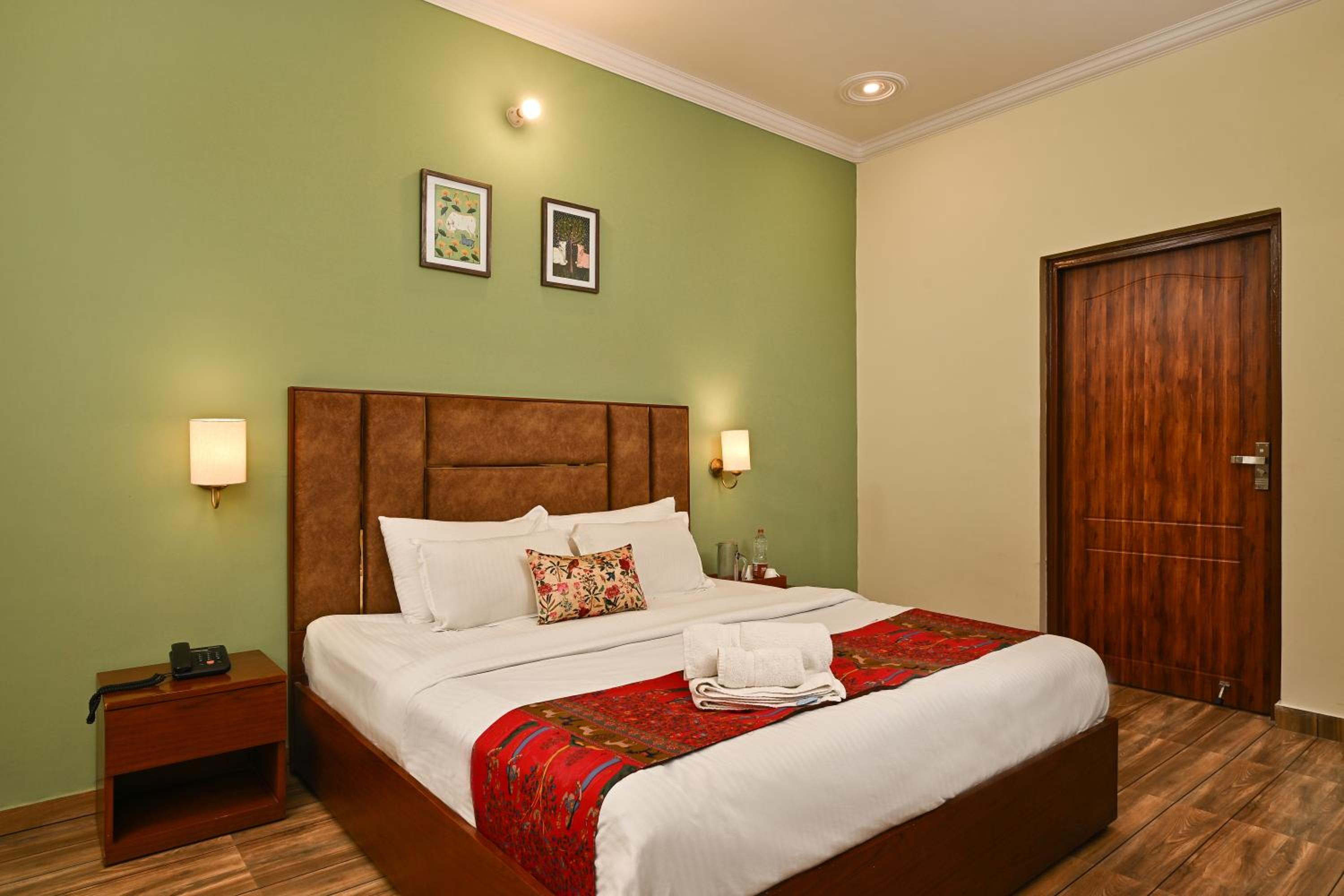 Superior King Room - Photo 6