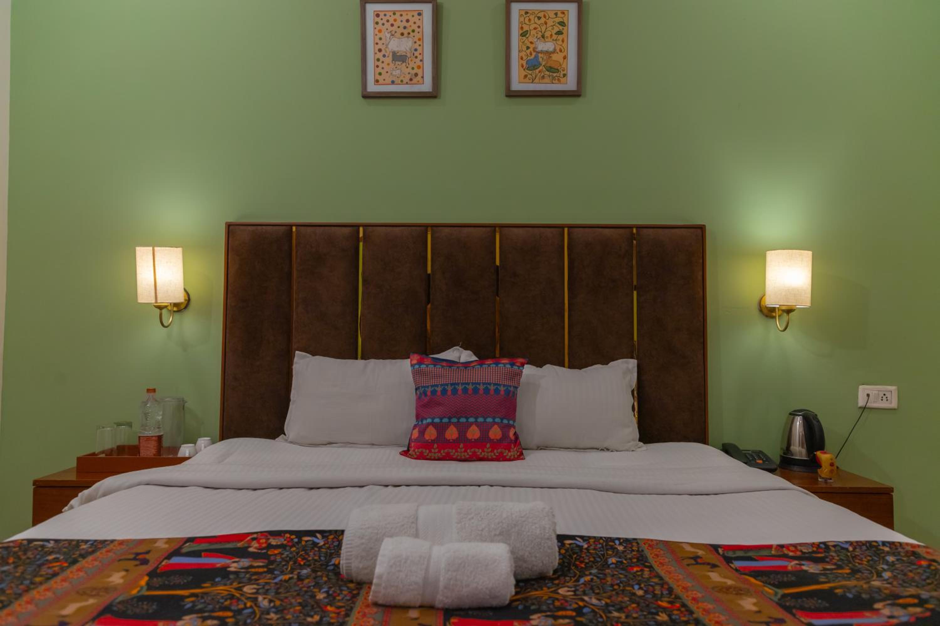 Deluxe Room - Photo 3