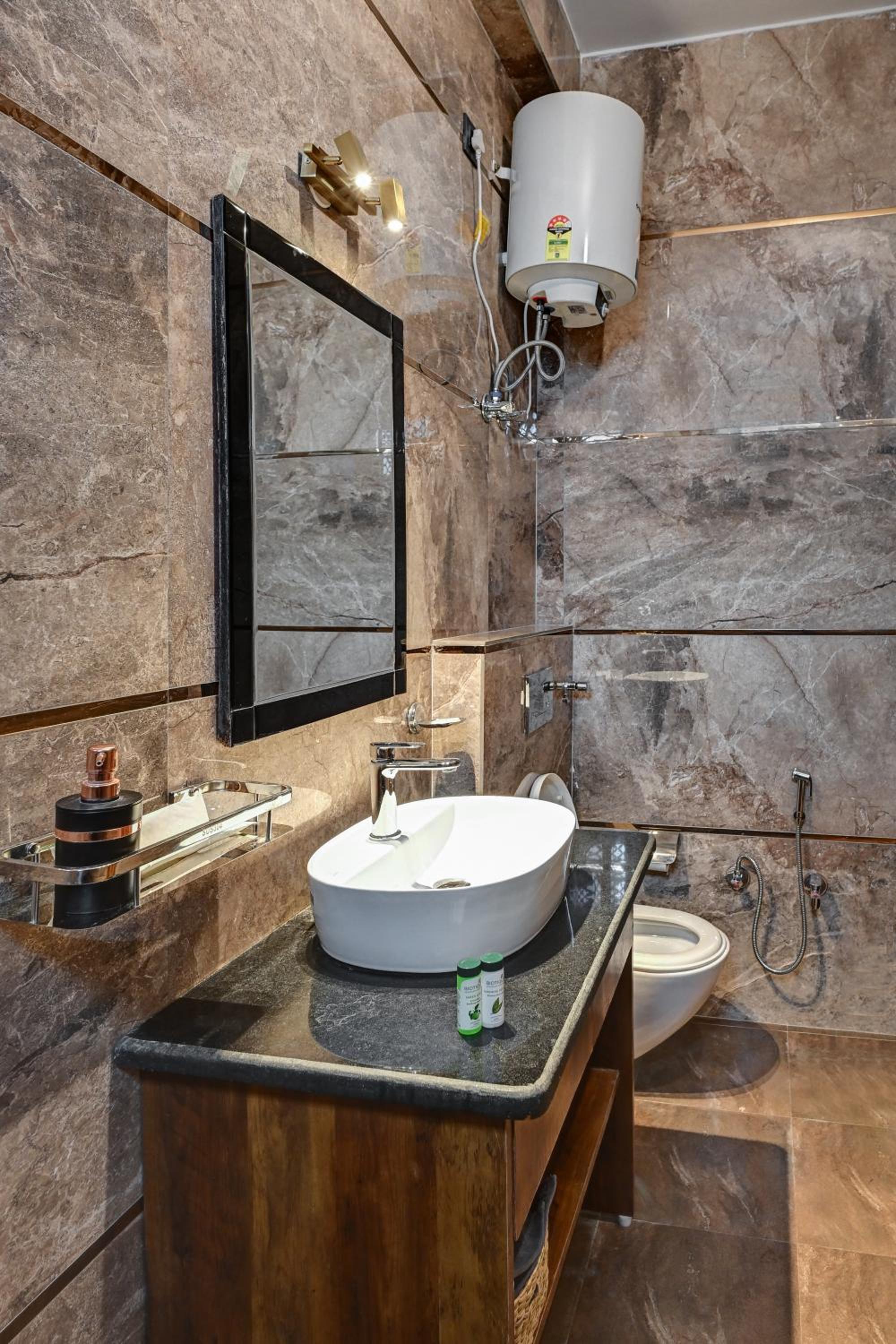 Executive Suite - Photo 7