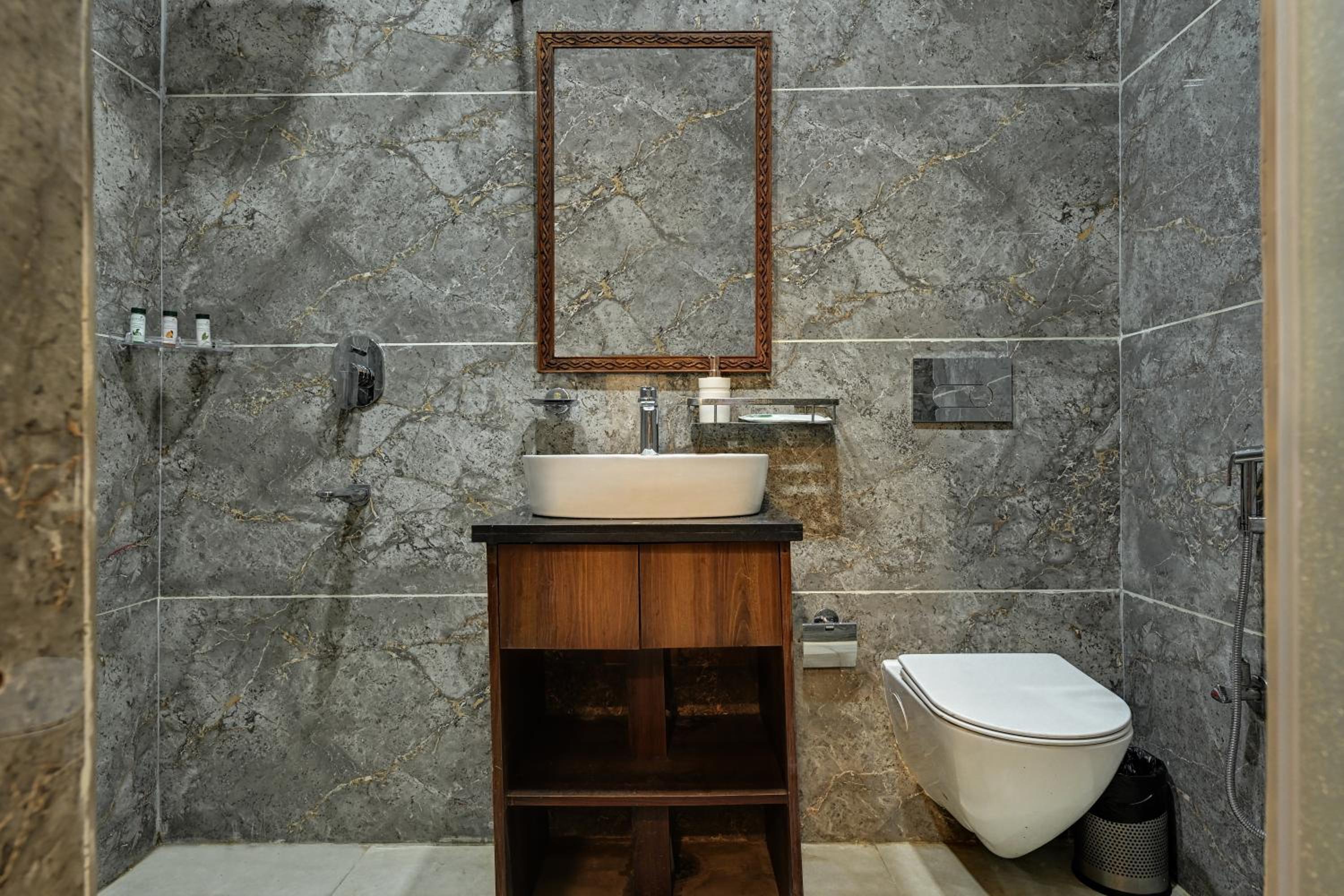 Executive Suite - Photo 6