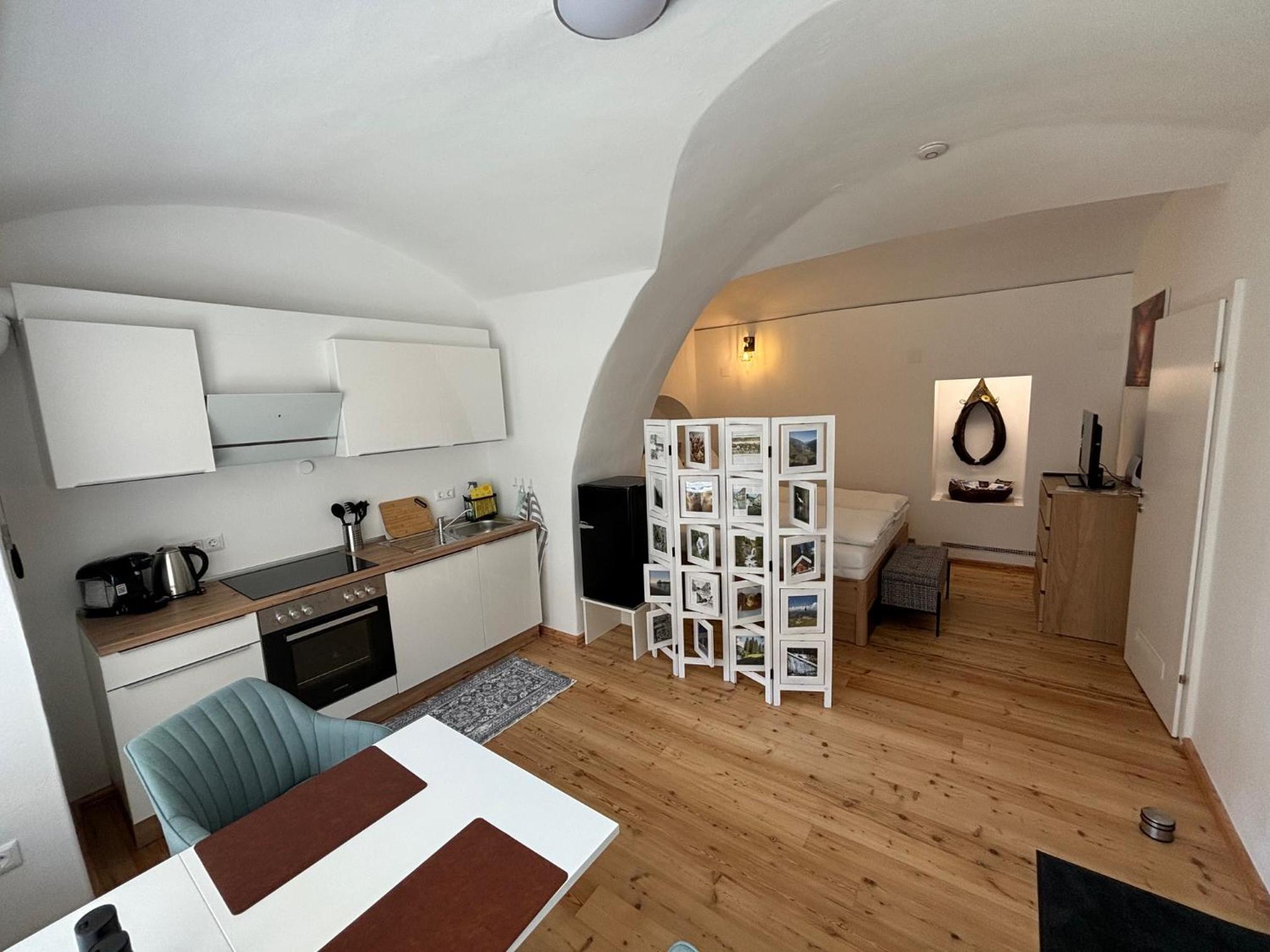 One-Bedroom Apartment photo 1