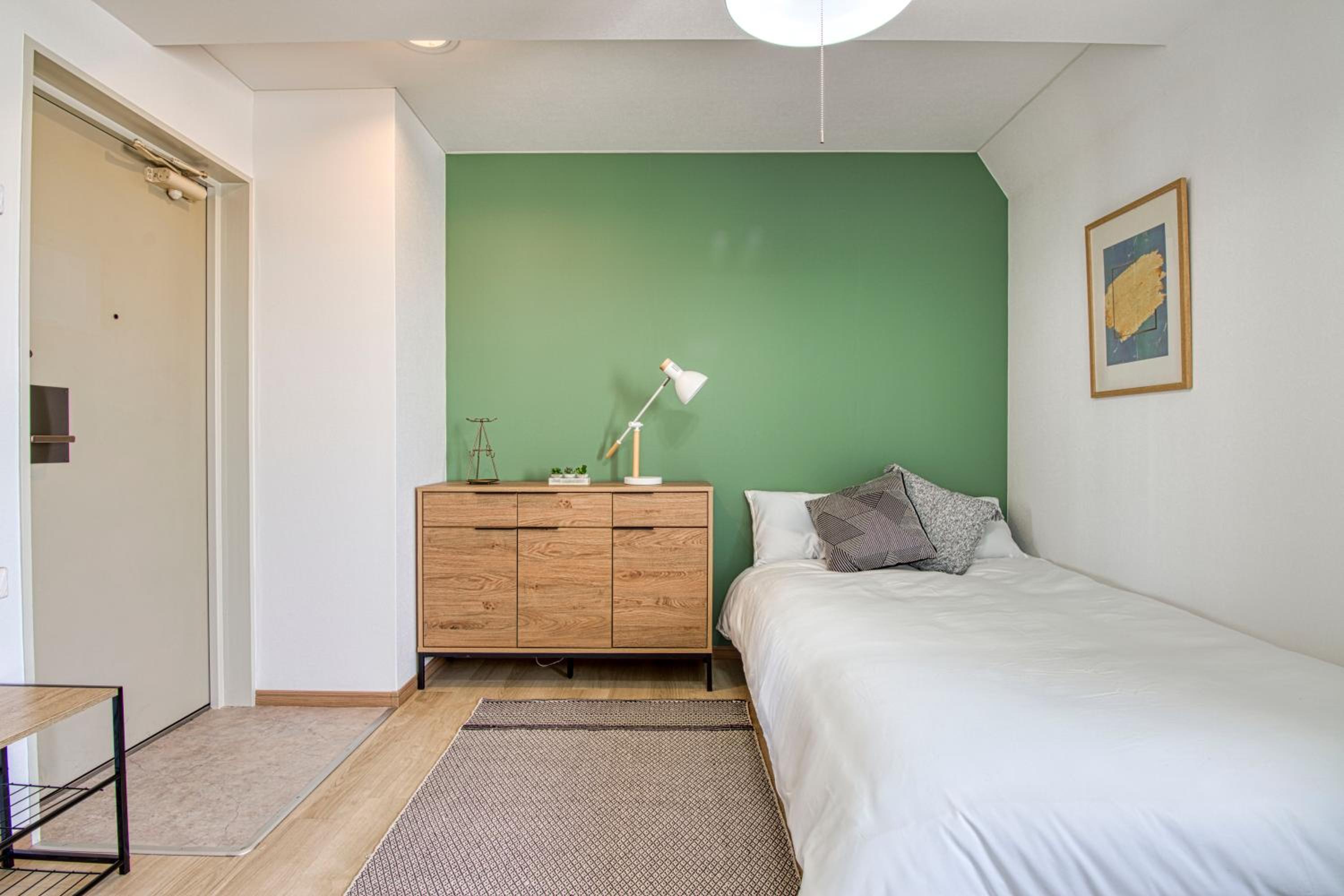 One-Bedroom Apartment photo 1