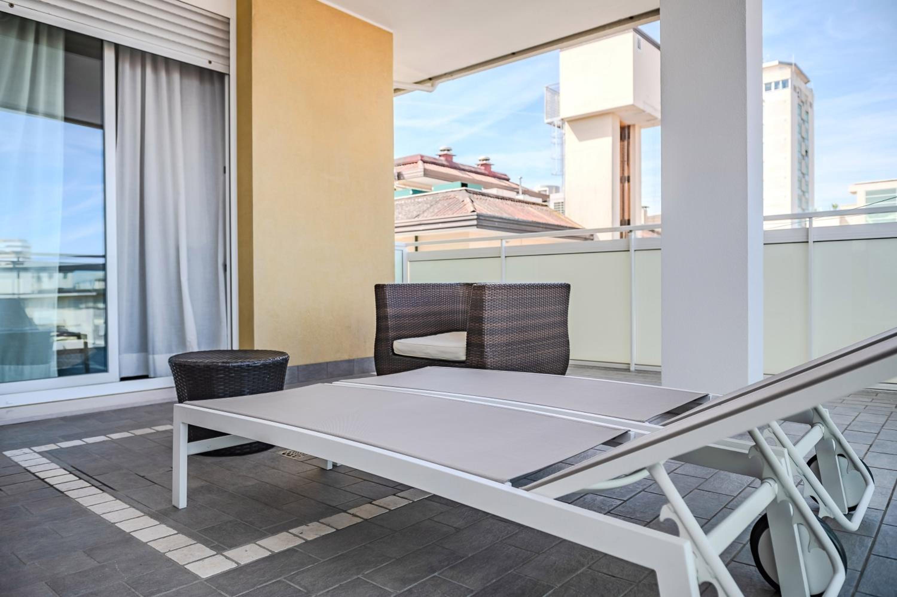 Superior Quadruple Room with Partial Sea View and Terrace photo 3