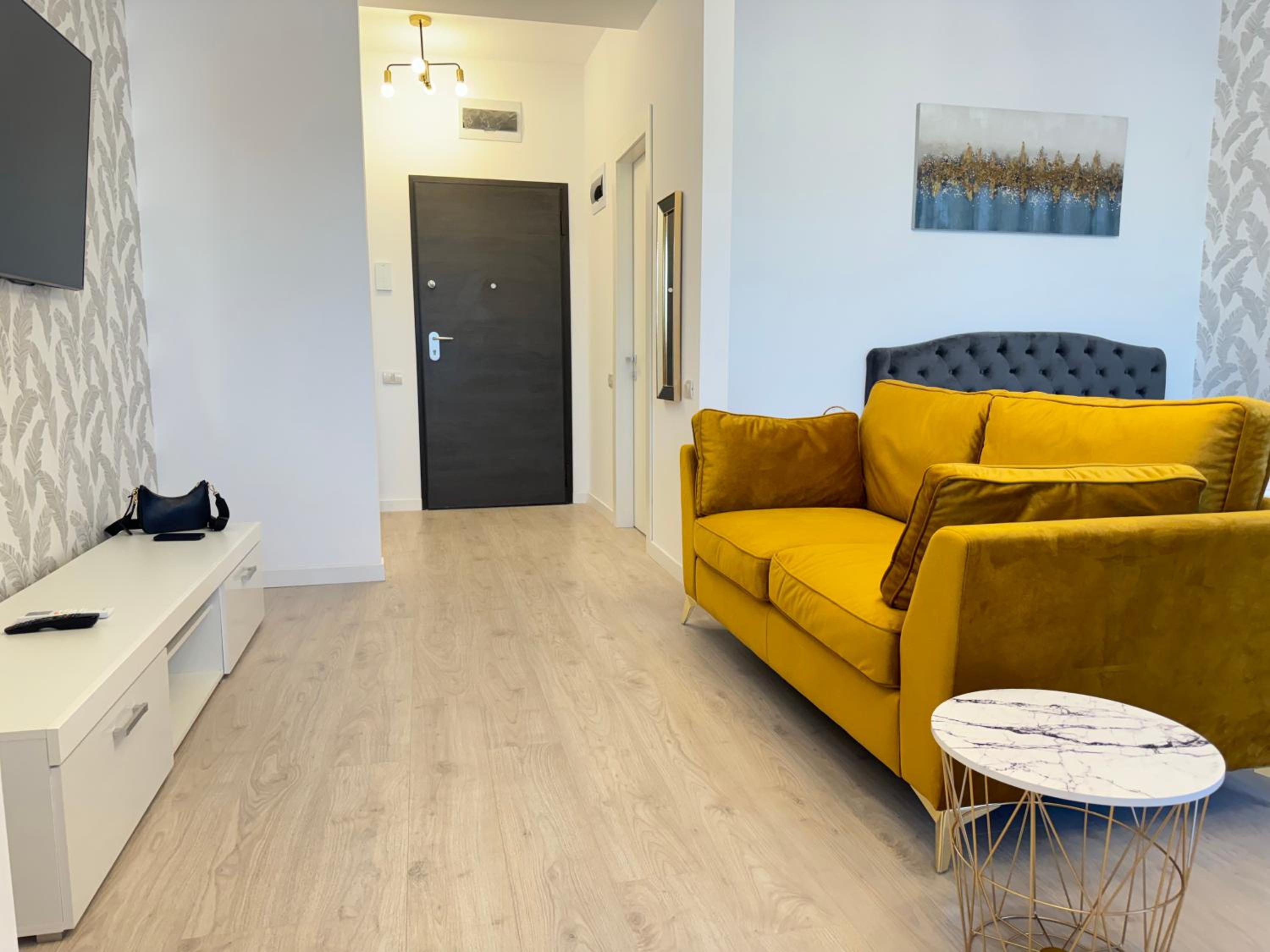 One-Bedroom Apartment photo 2