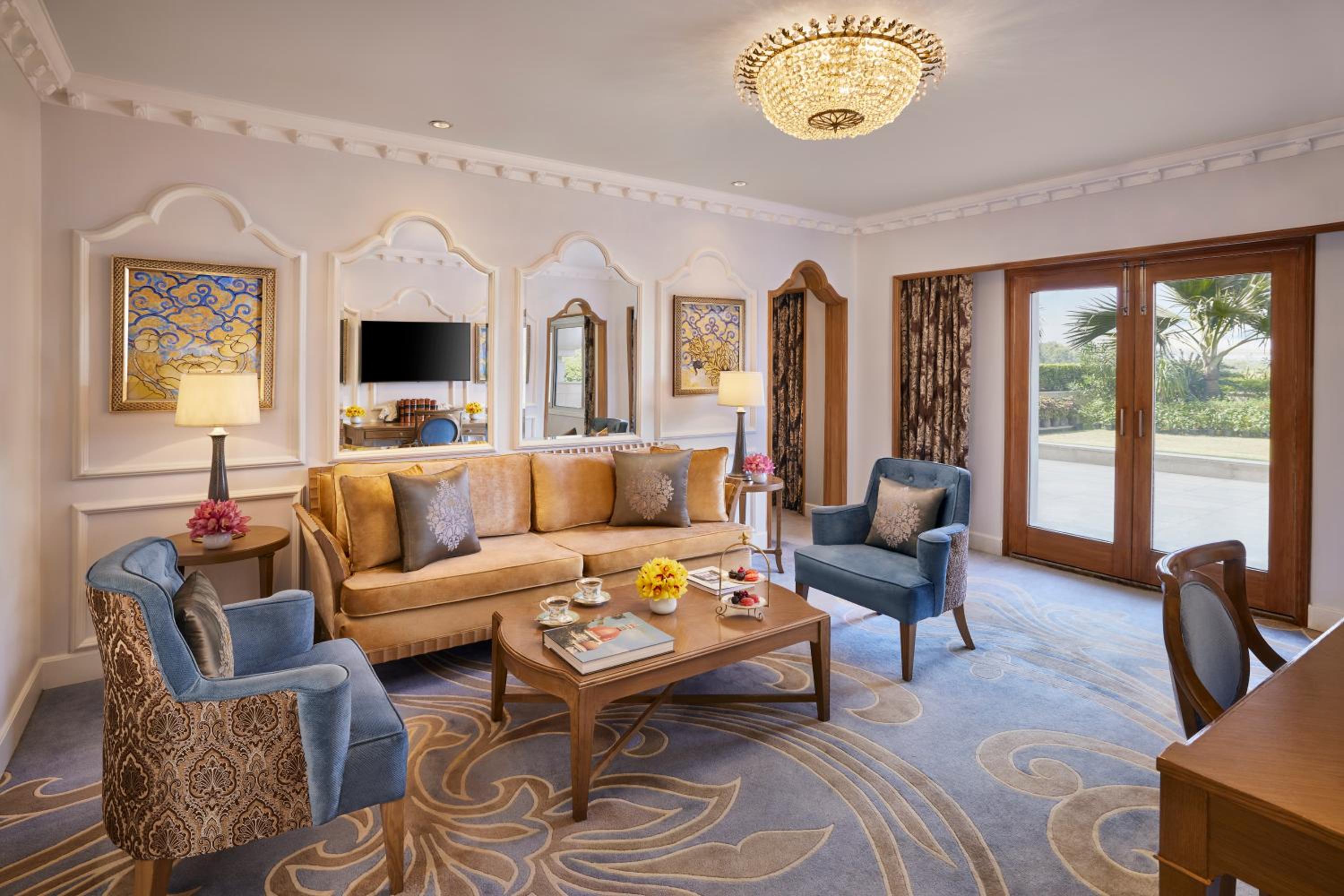 Garden Luxury Suite King Bed Pool View - Photo 3