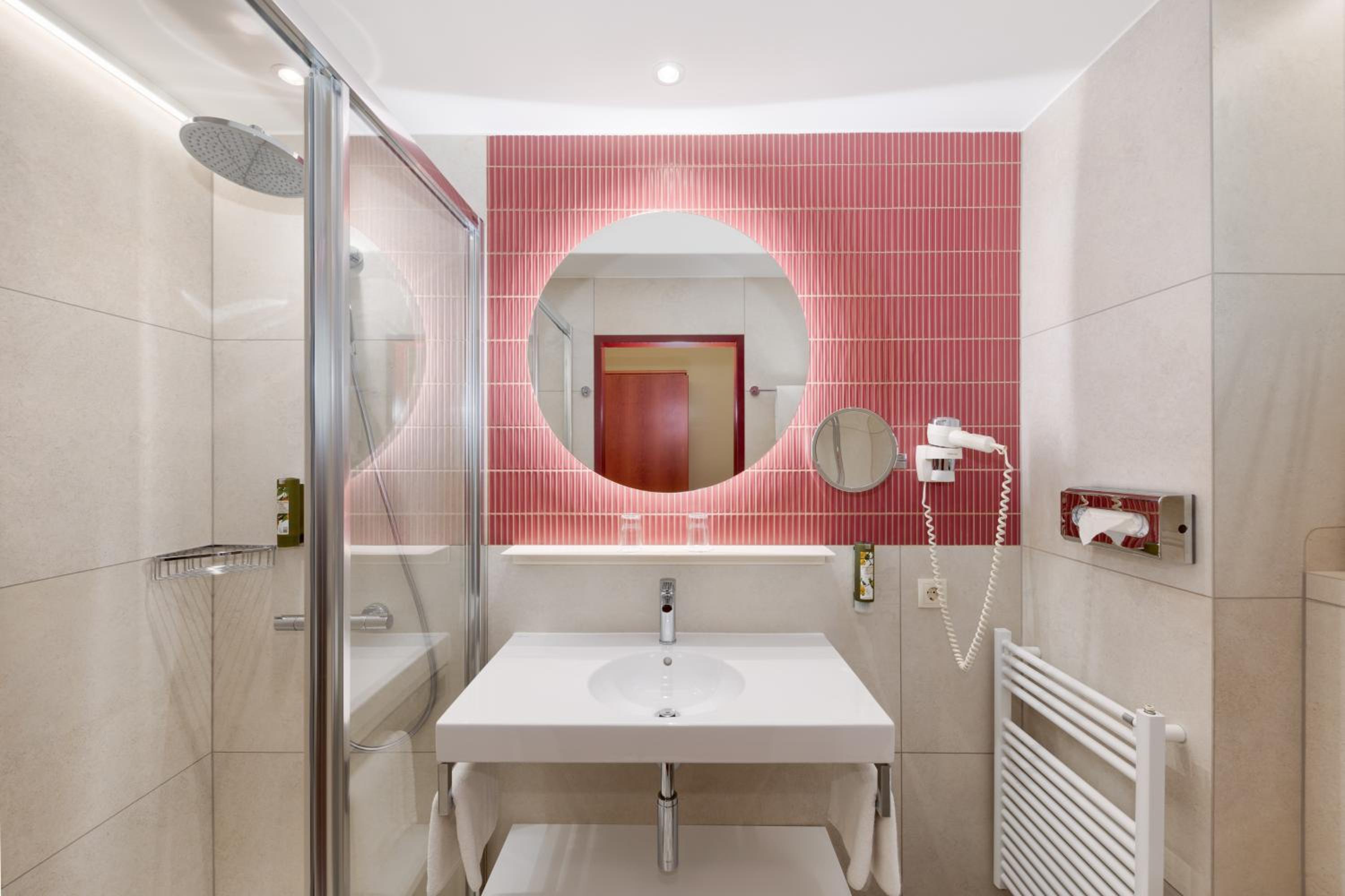 Double Room SMART street view photo 1