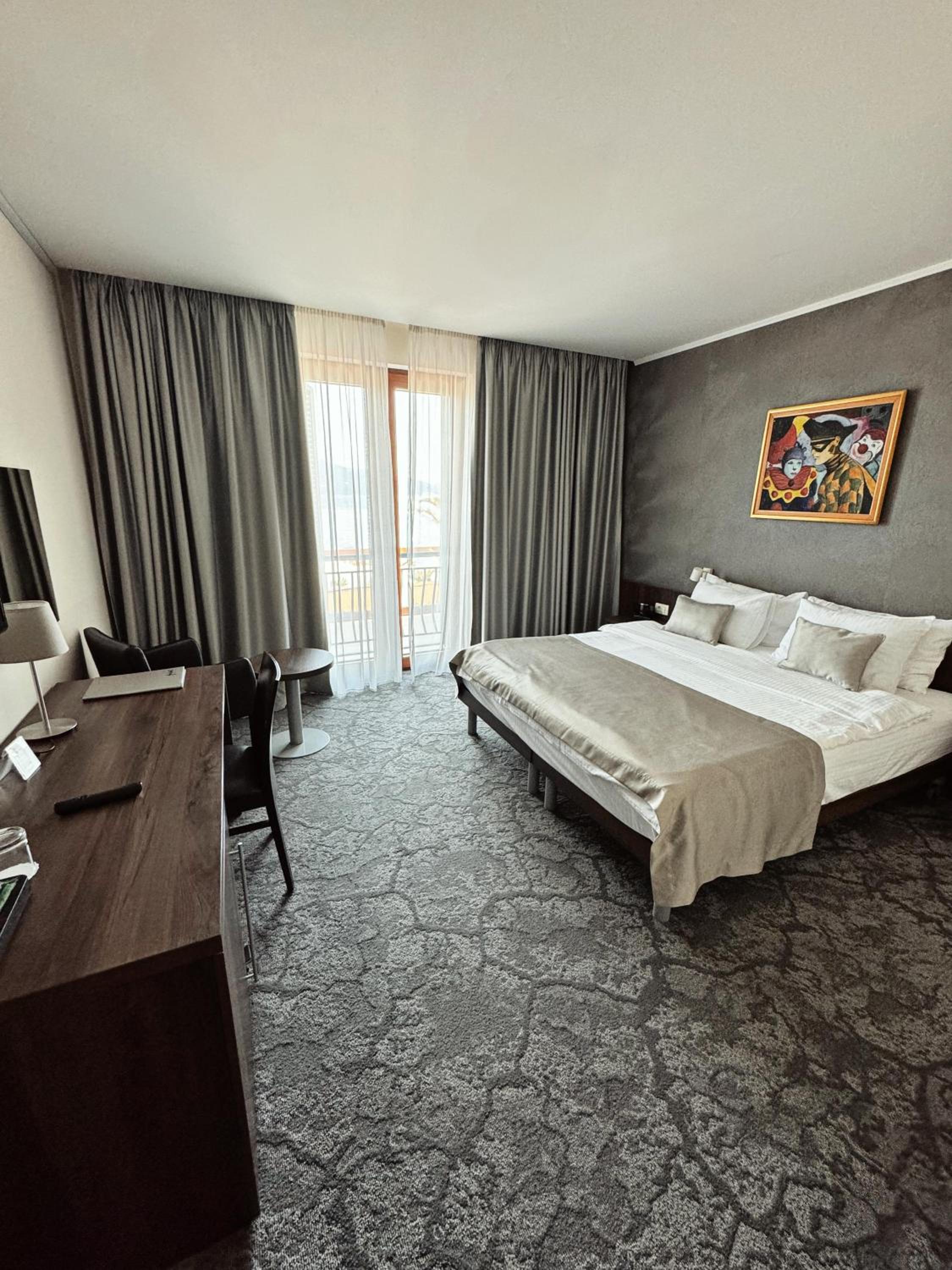 Double or Twin Room with Sea View photo 1