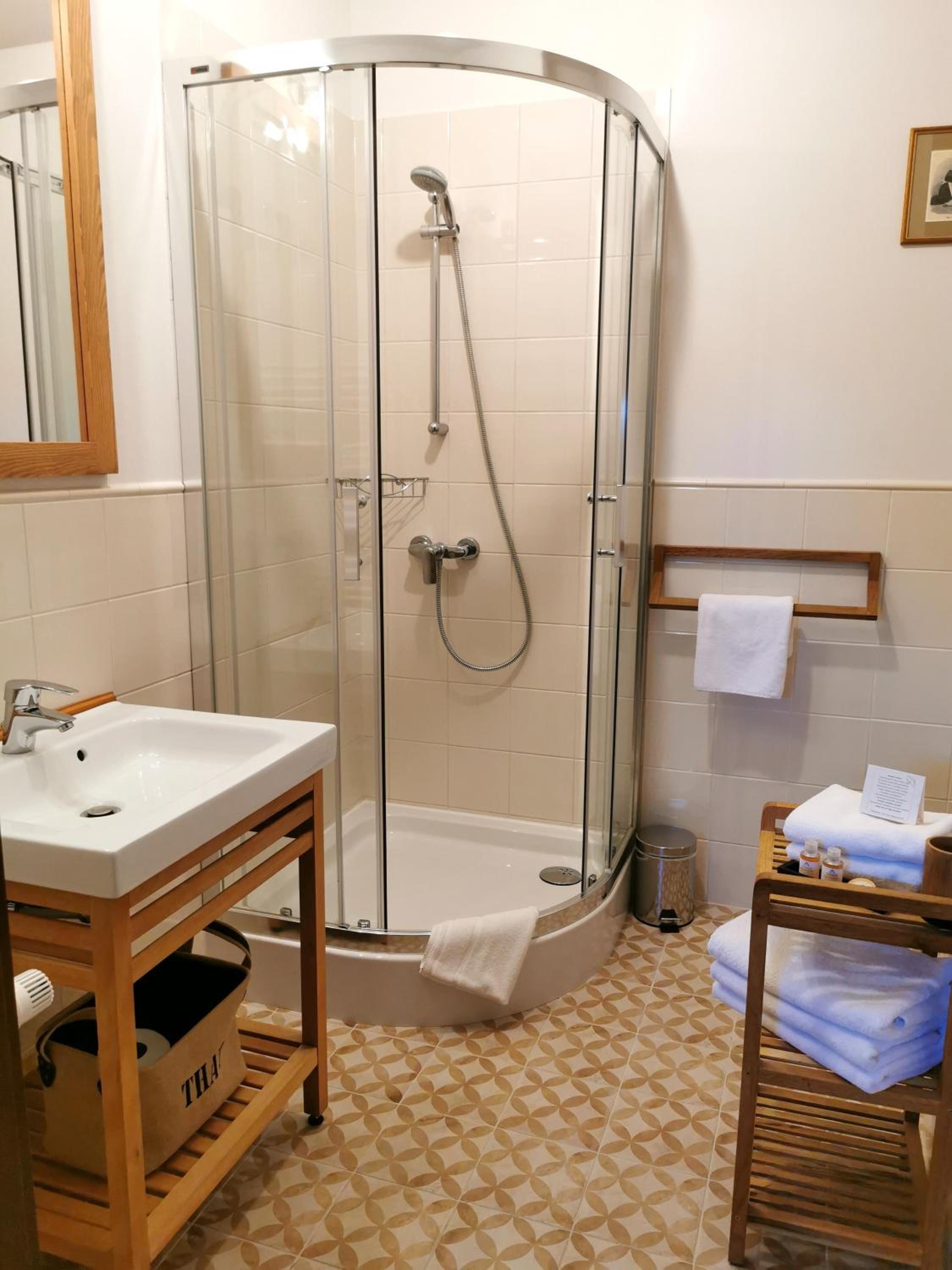 One-Bedroom Apartment - Photo 3