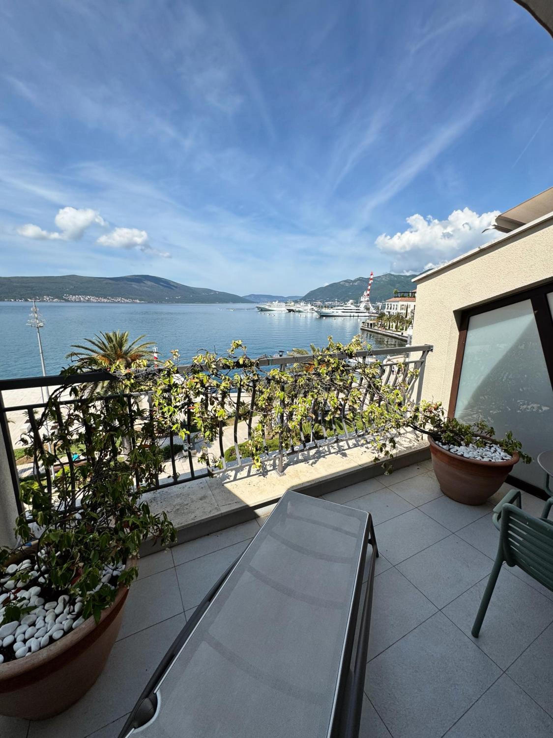 Suite with Terrace and Sea View photo 3