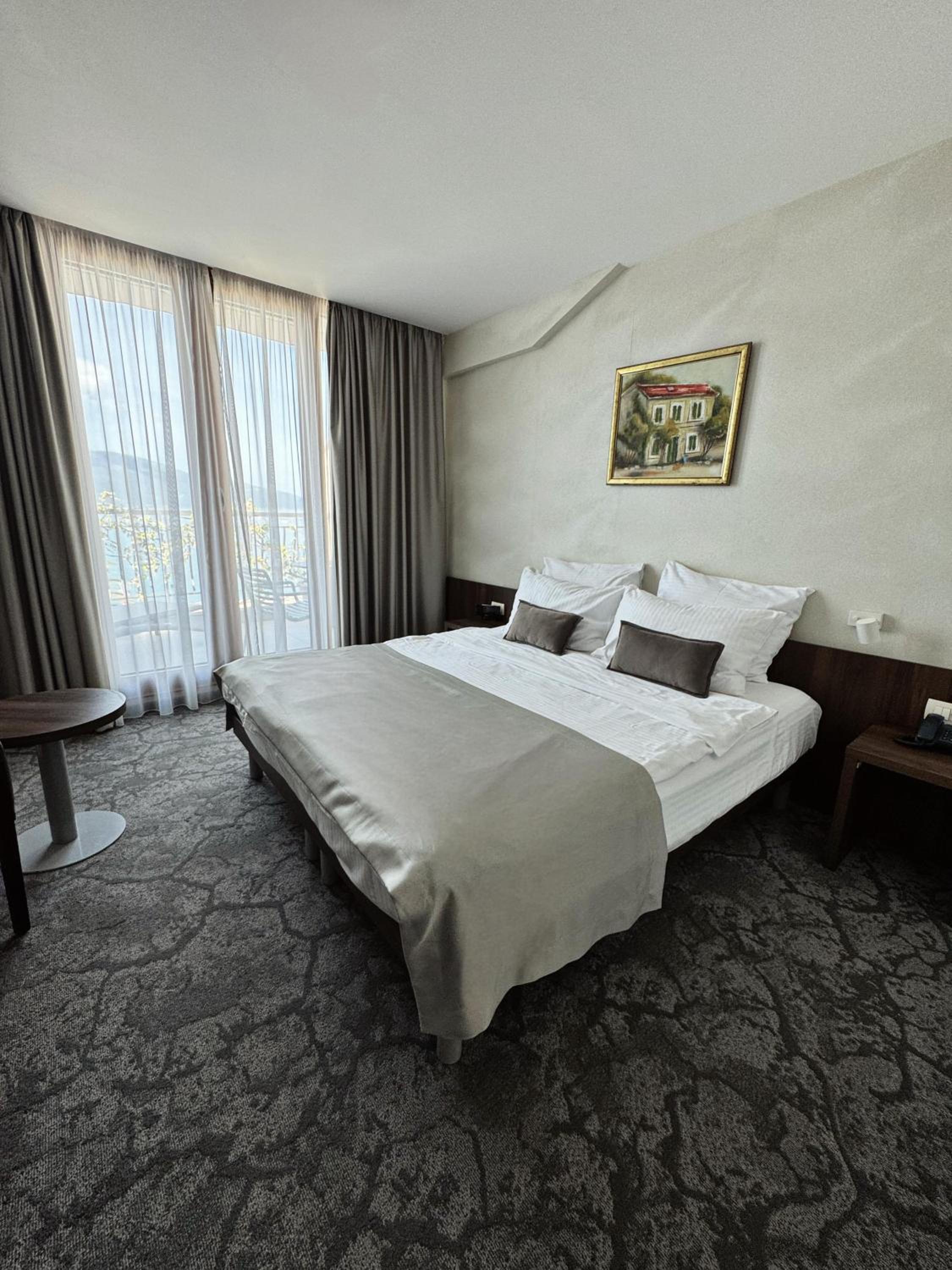 Deluxe Double or Twin Room with Sea View photo 1