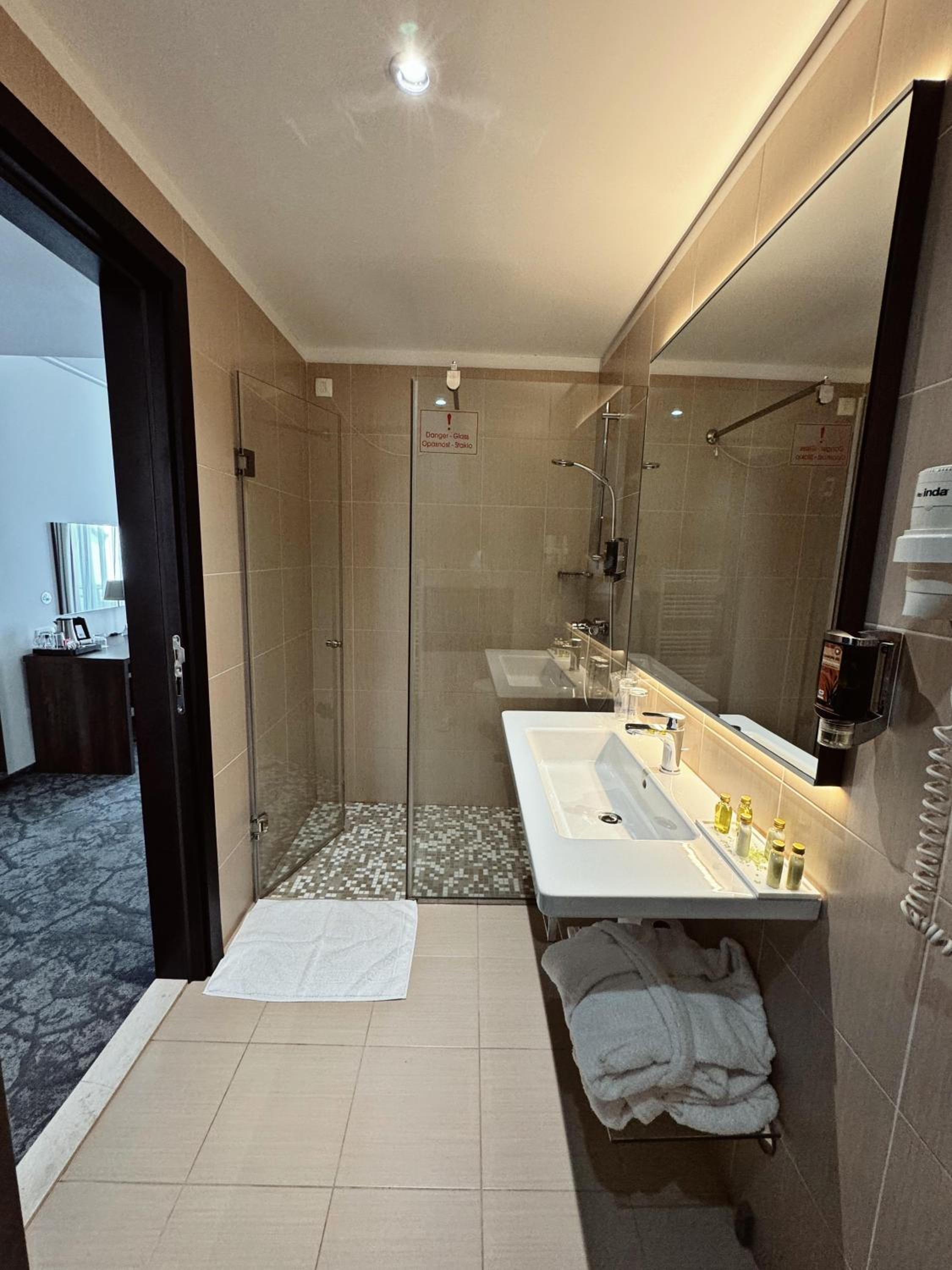 Deluxe Double or Twin Room with Sea View photo 2