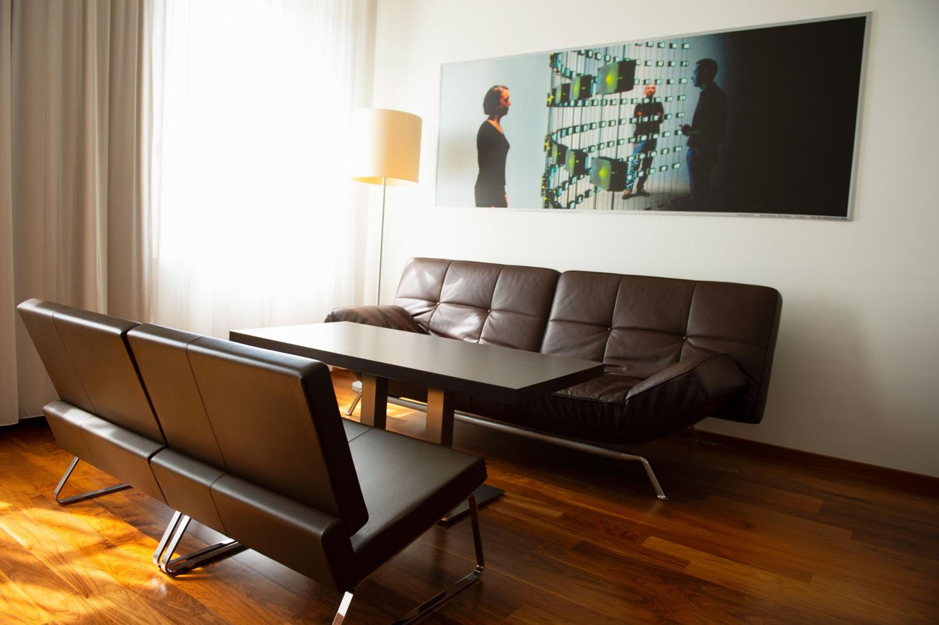 Suite - Photo 3