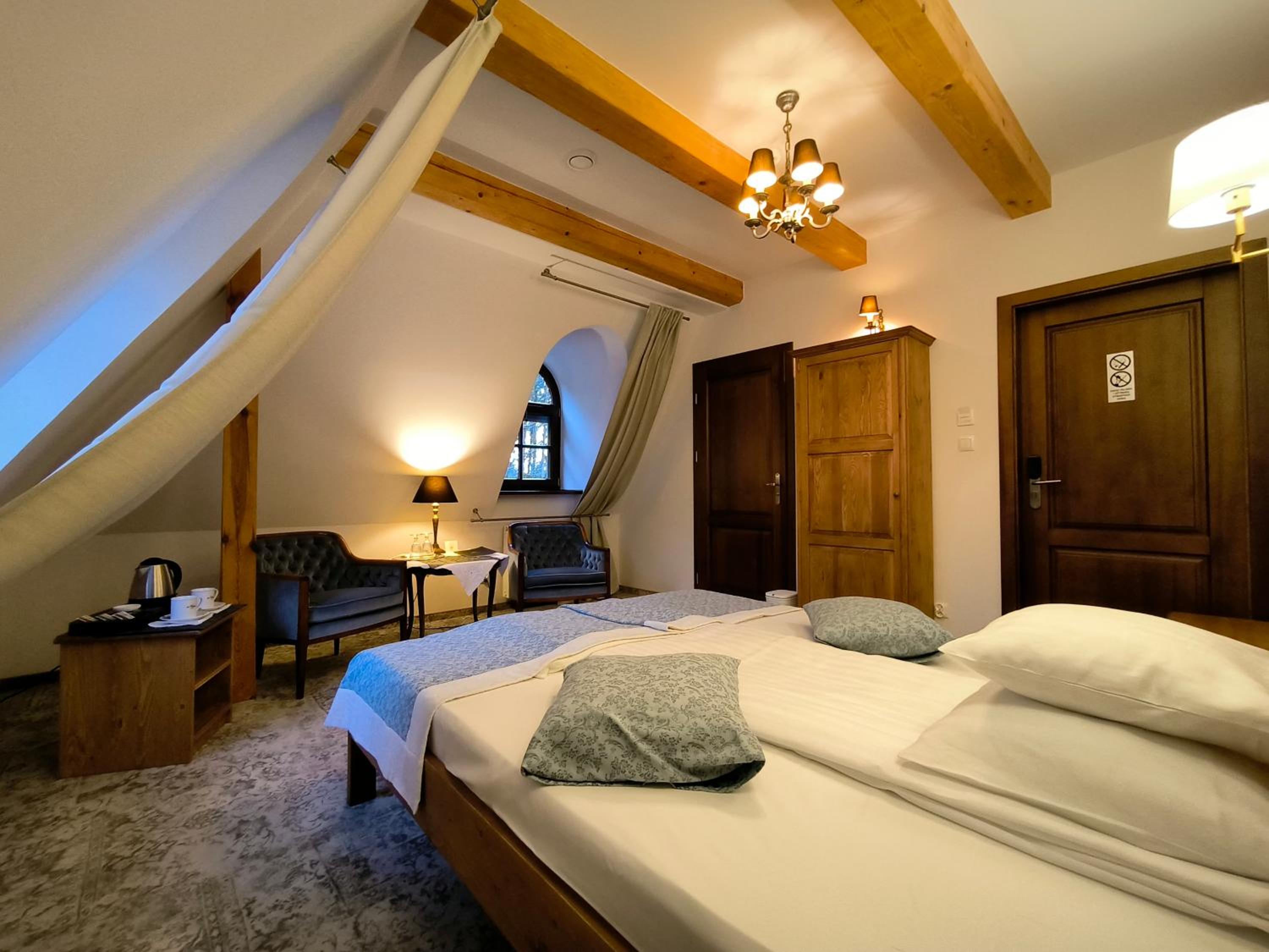 Large Double or Twin Room - Photo 3