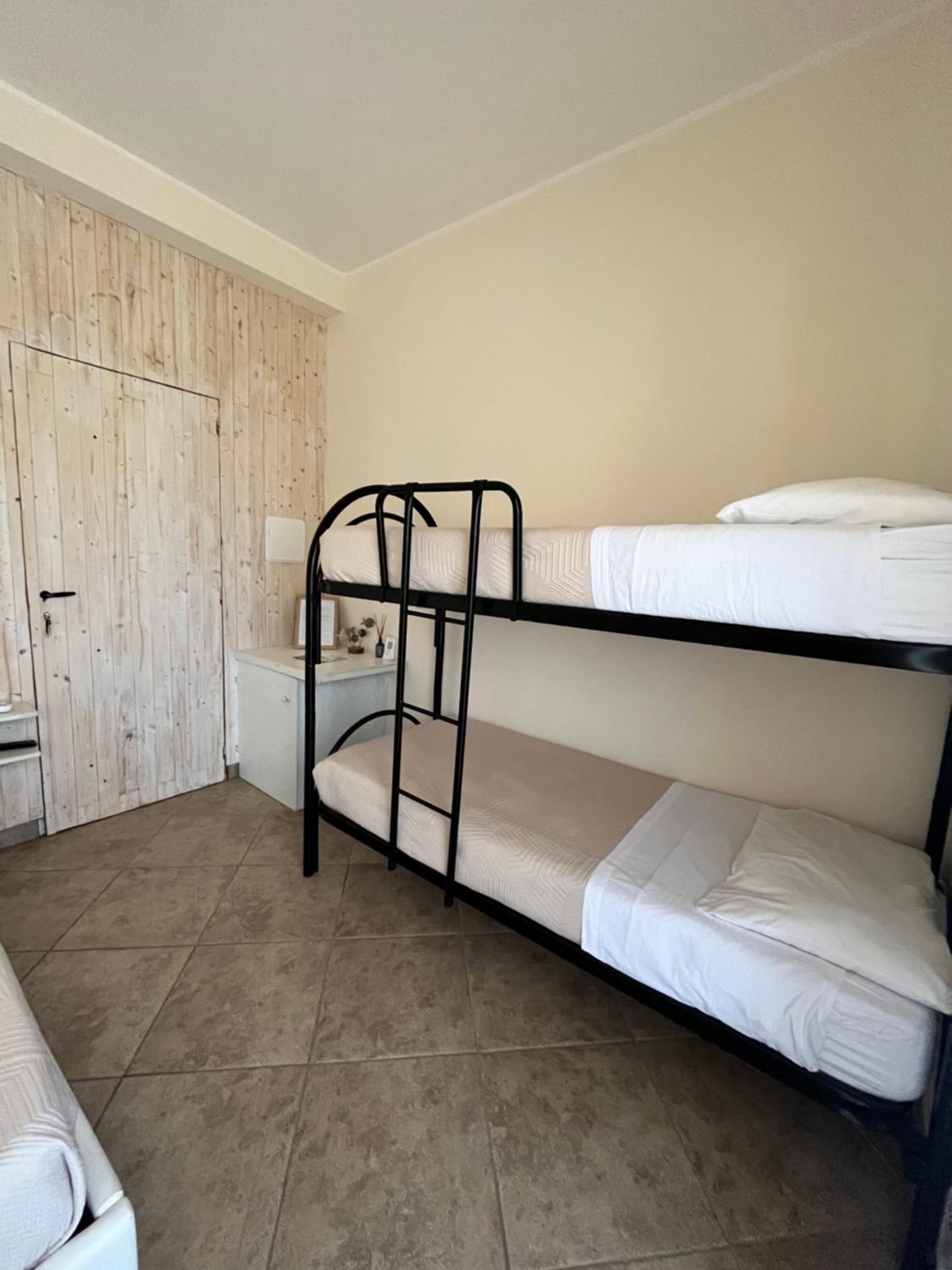 Quadruple Room with Private Bathroom photo 1