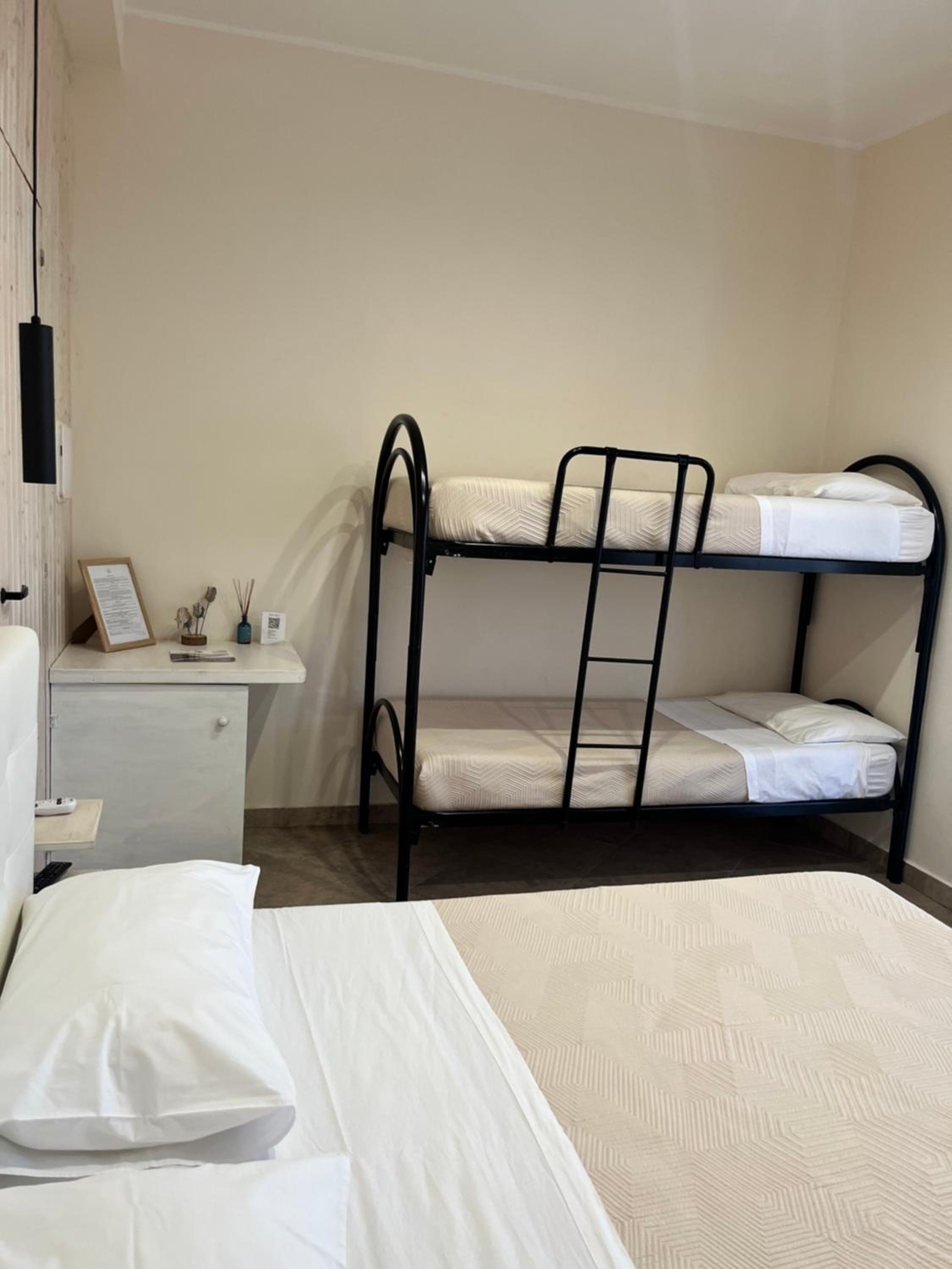 Quadruple Room with Private Bathroom photo 3