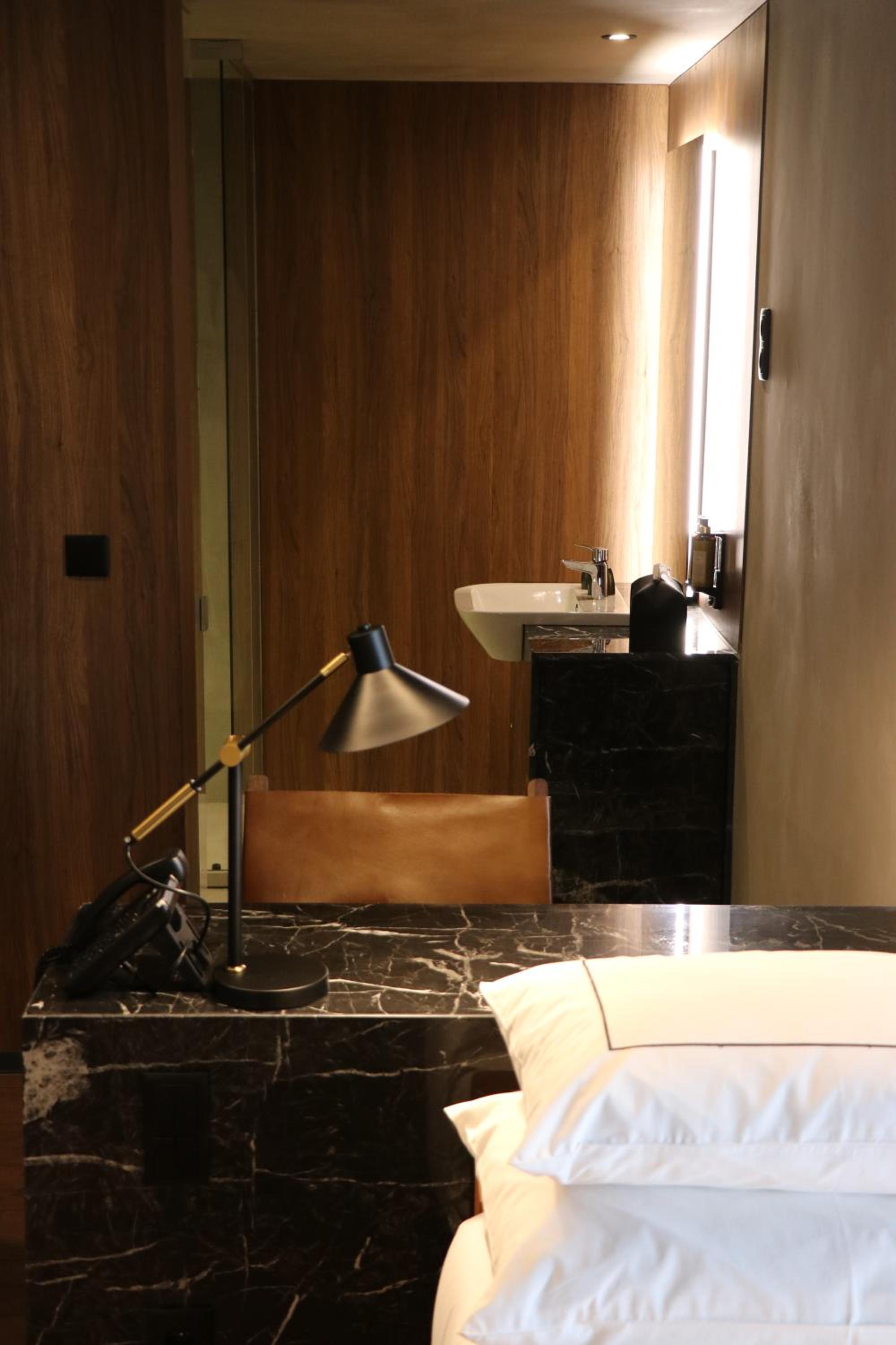 Suite with Jacuzzi and Mountain View - Photo 3