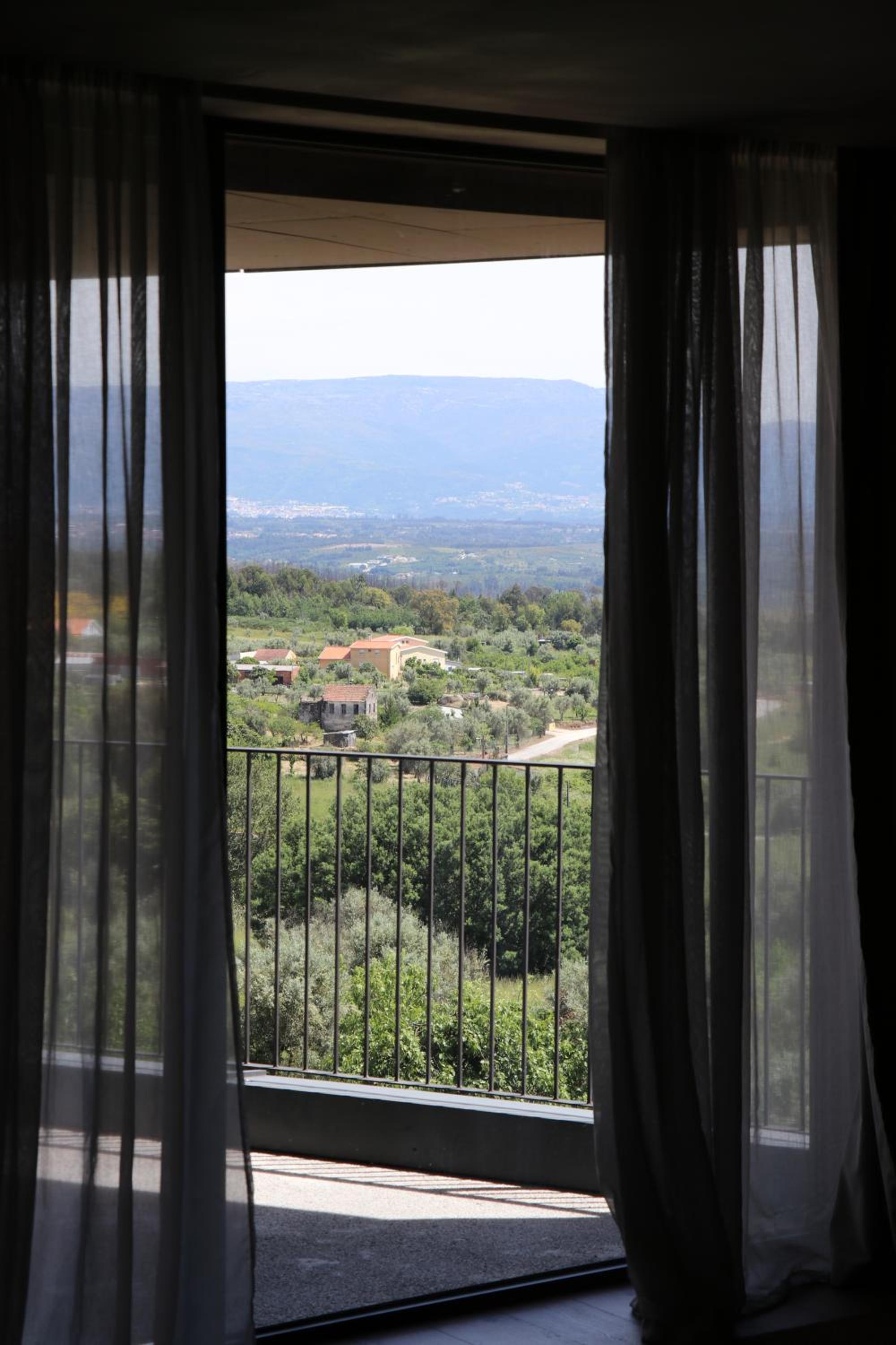 Suite with Jacuzzi and Mountain View - Photo 4