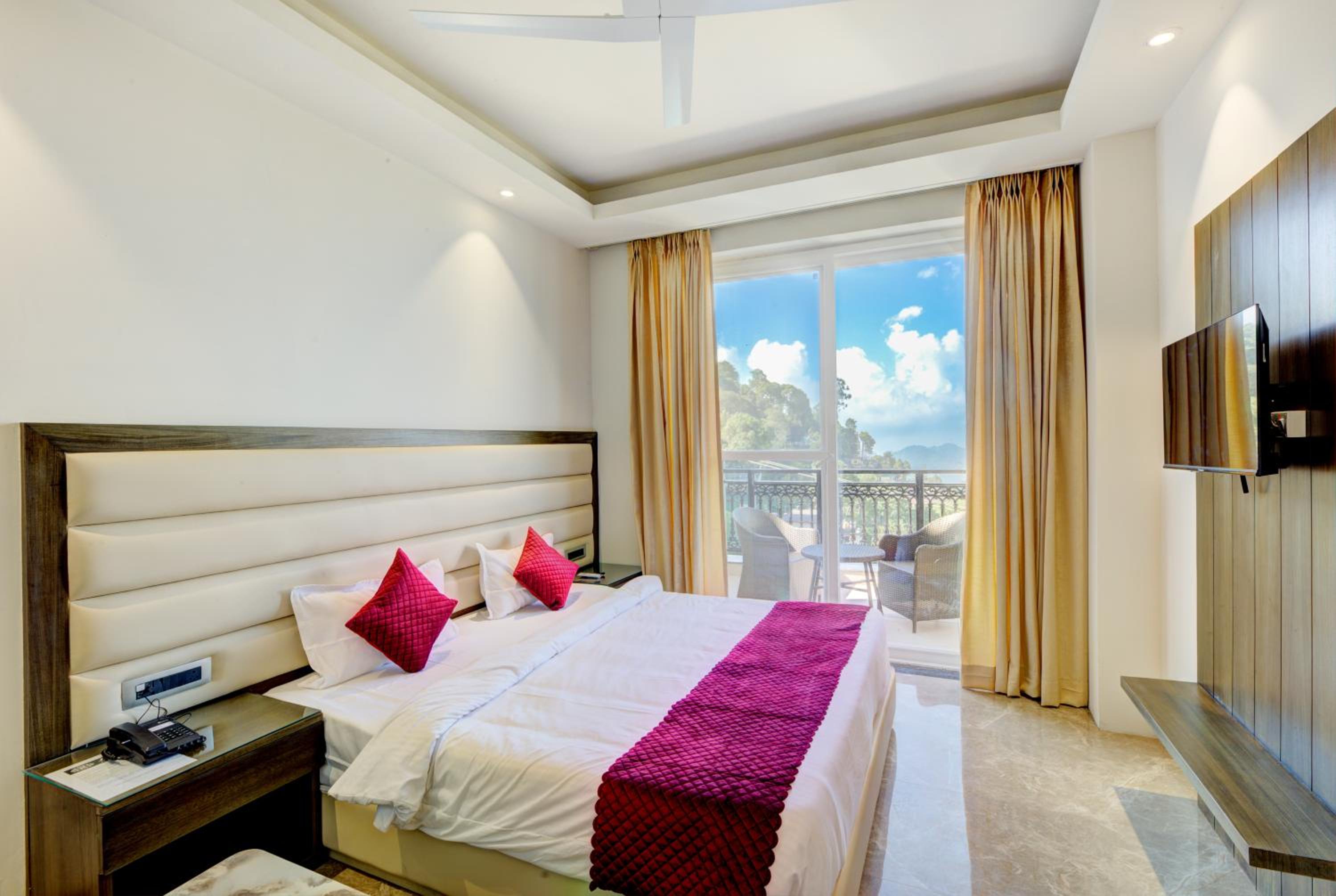 Double Room with Balcony photo 2