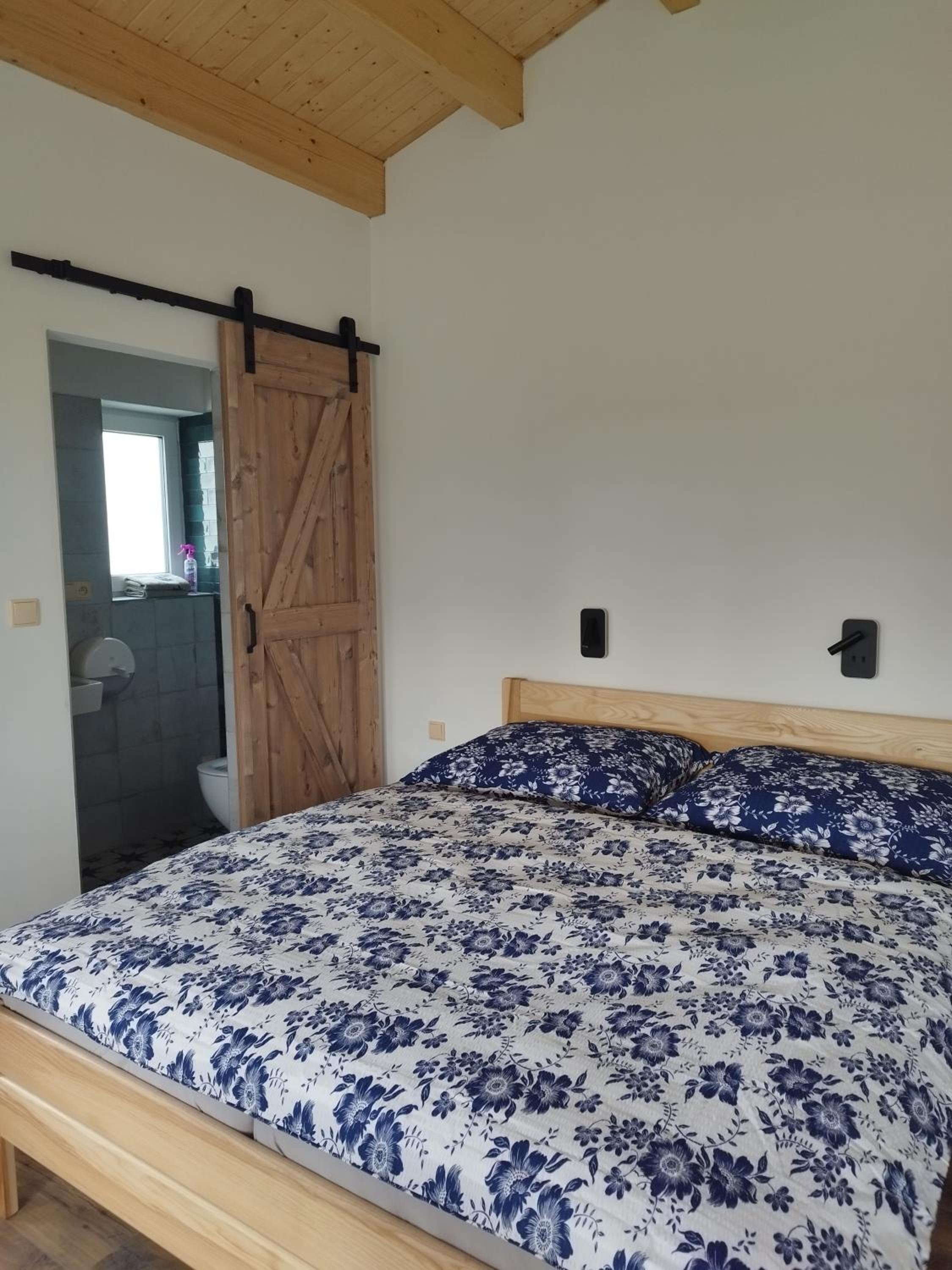 Suite - Photo 1