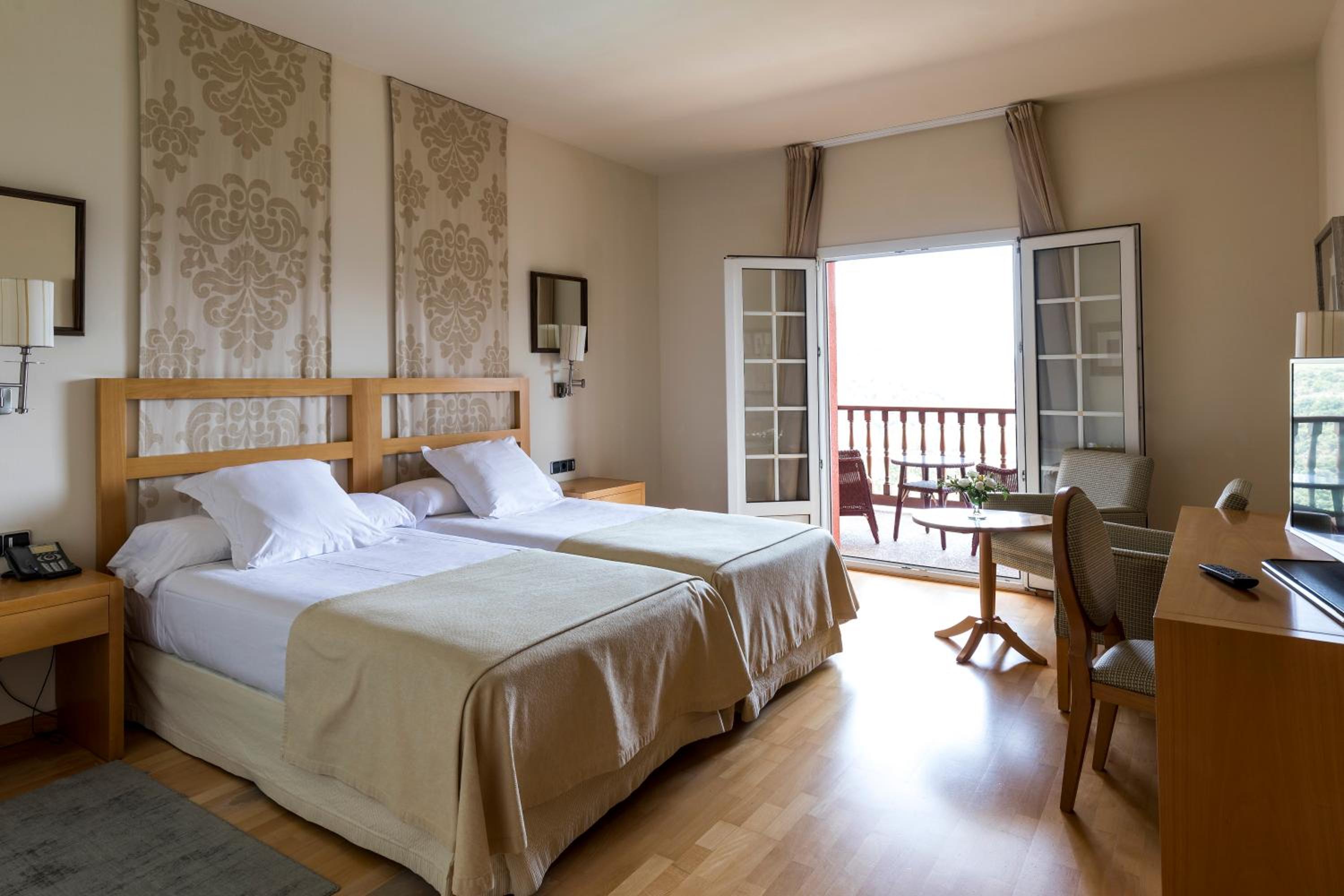 Superior Double Room - Photo 2