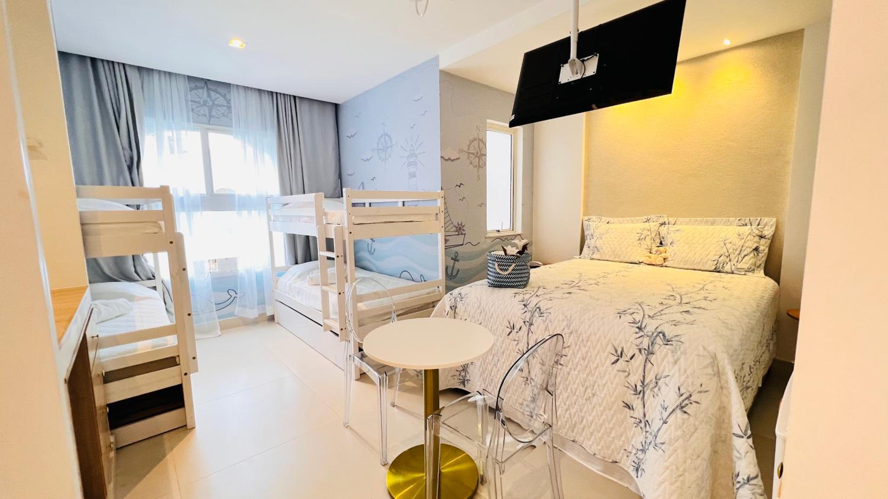 Queen Suite with Pool View
