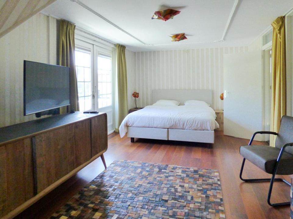 Queen Room with Balcony photo 1