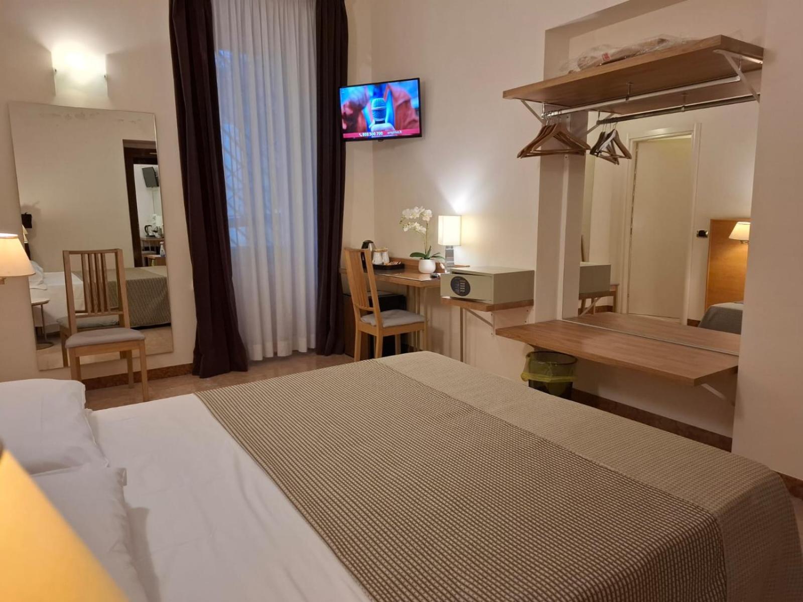 Double or Twin Room photo 3