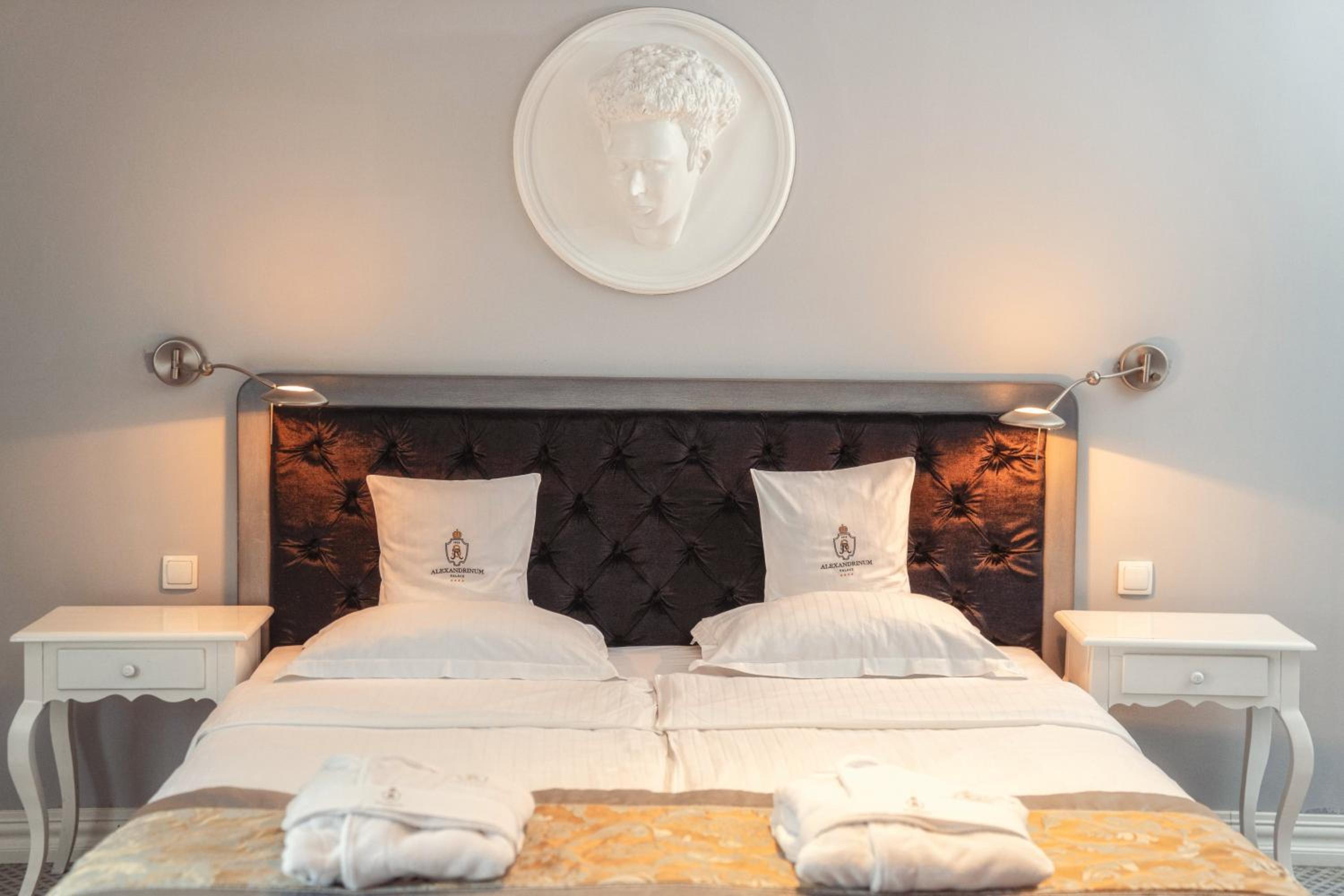 Superior King Room - Photo 3