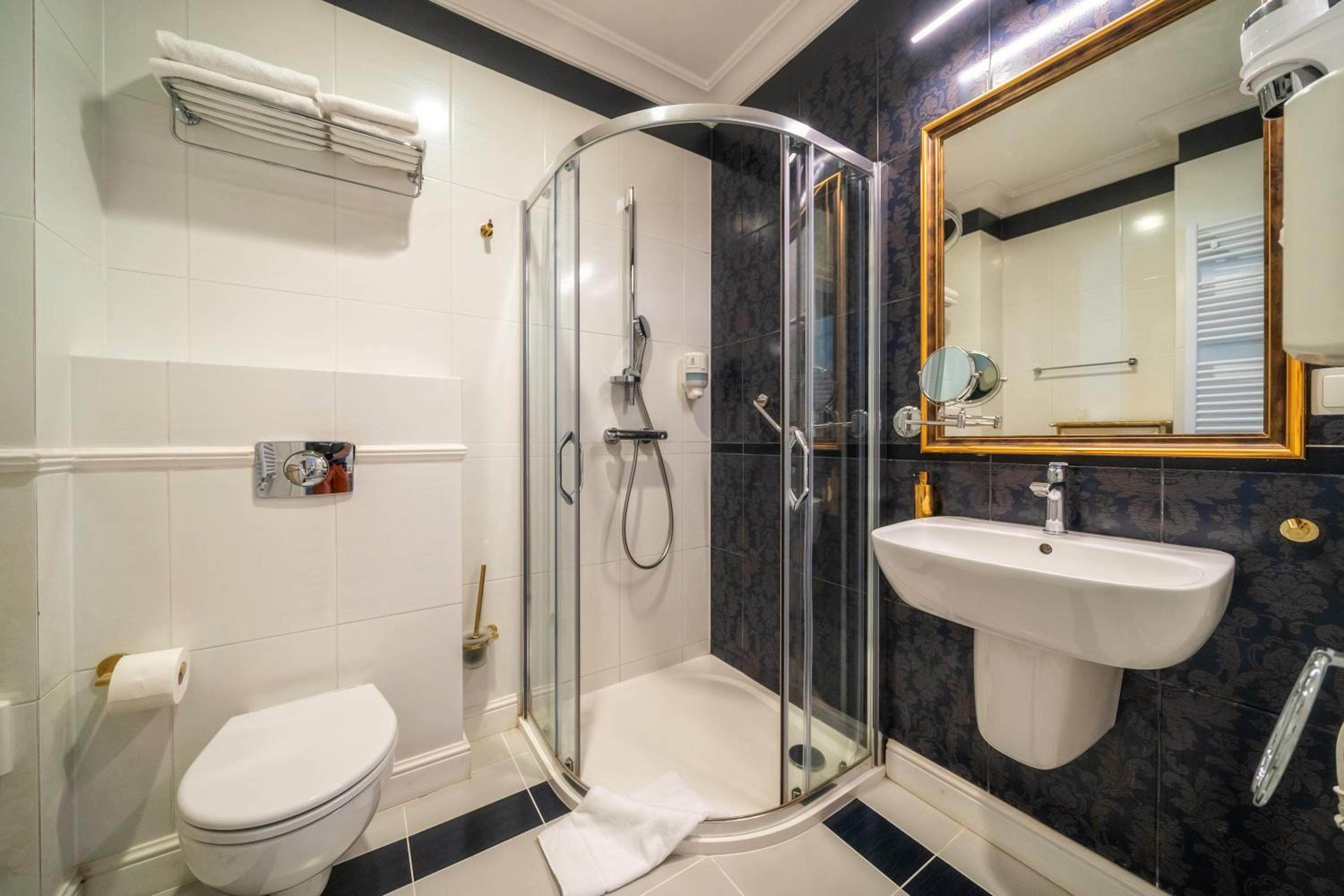 One-Bedroom Premium Apartment - Photo 6