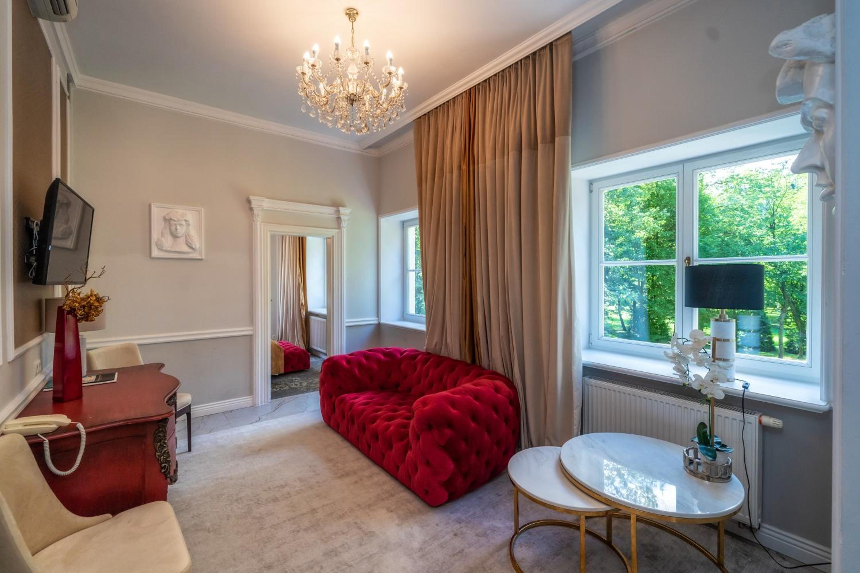 One-Bedroom Premium Apartment - Photo 5