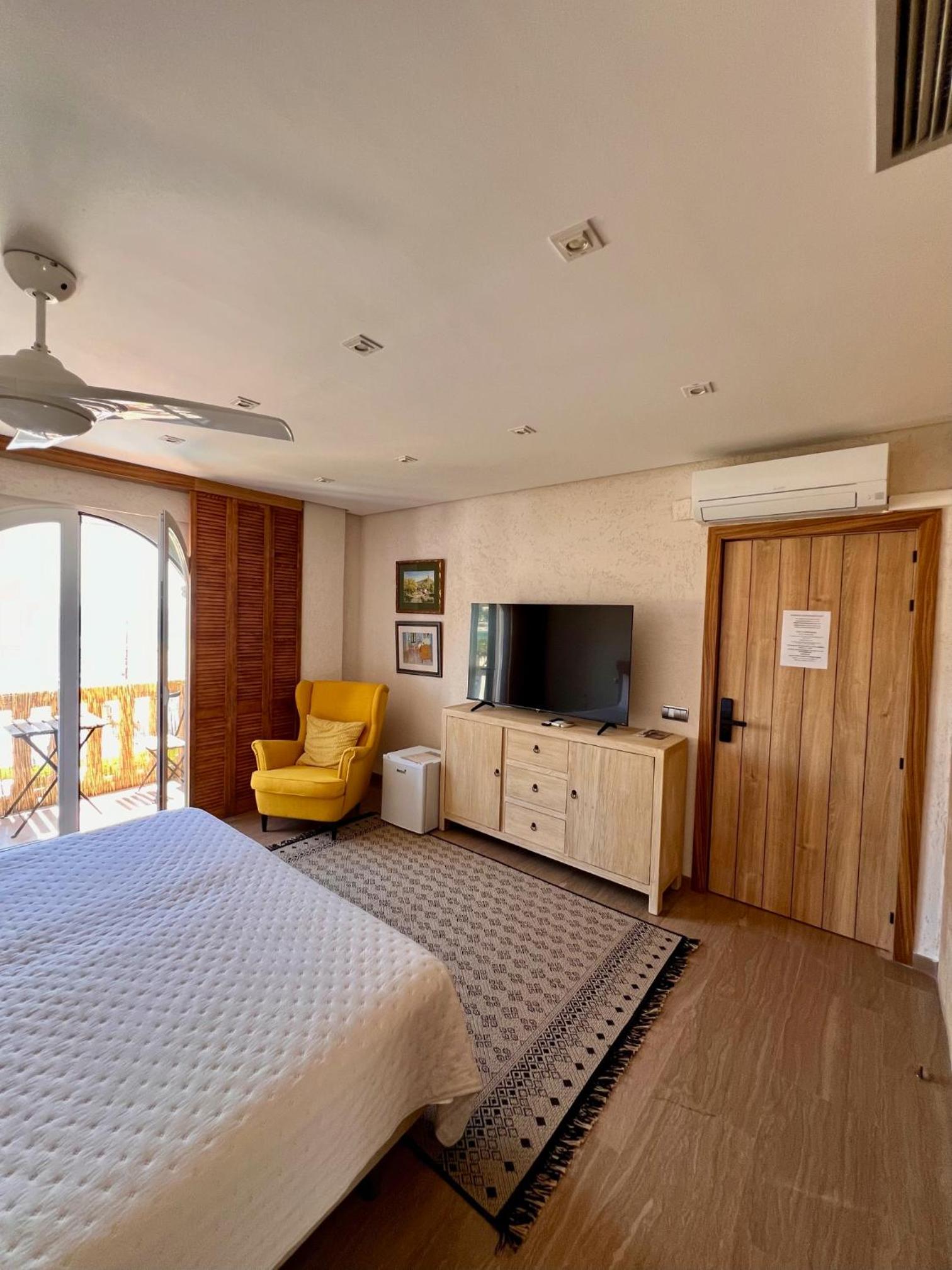 Habitación Doble con Balcón y Vista al Mar