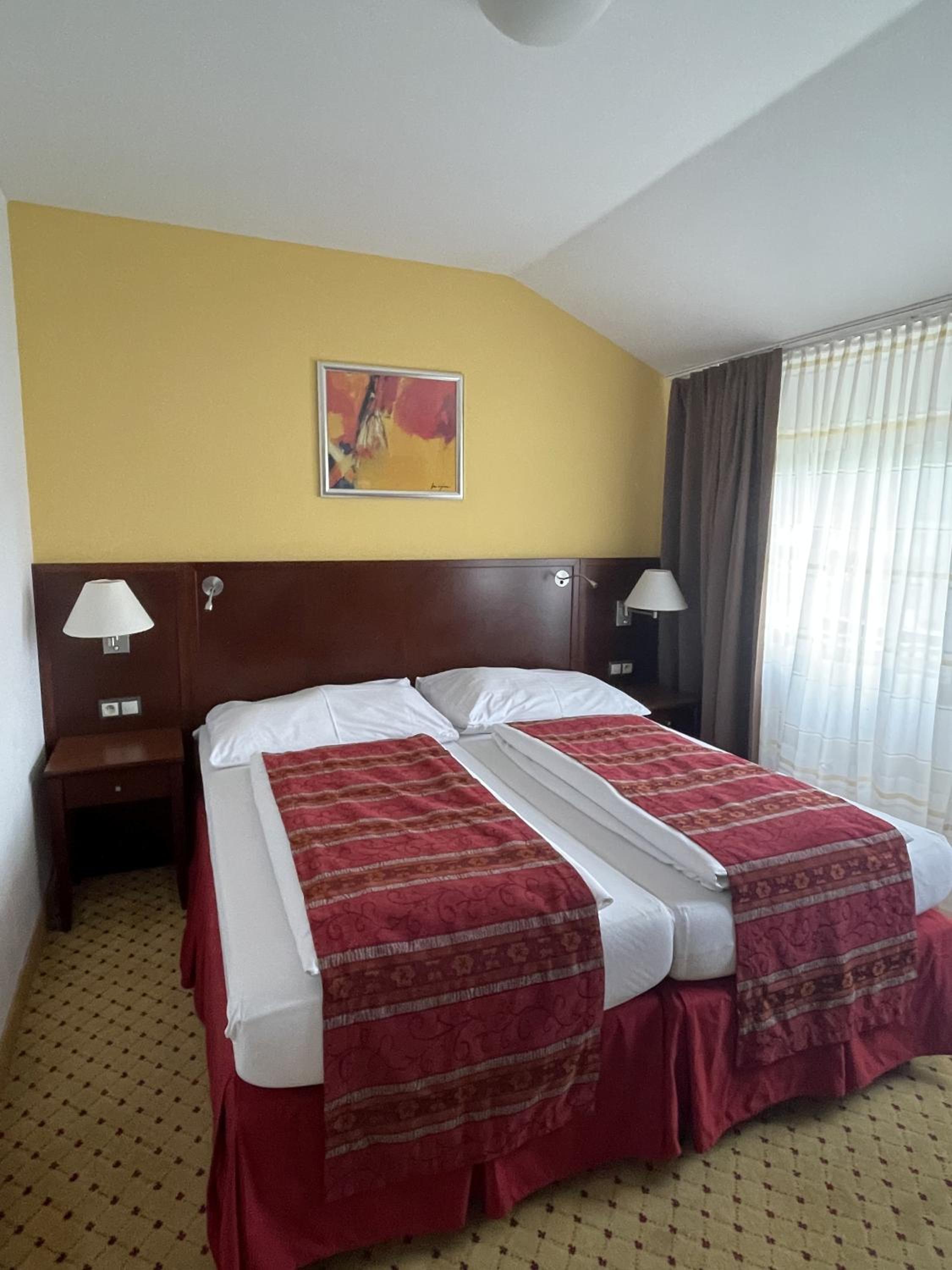 Double or Twin Room - Photo 5