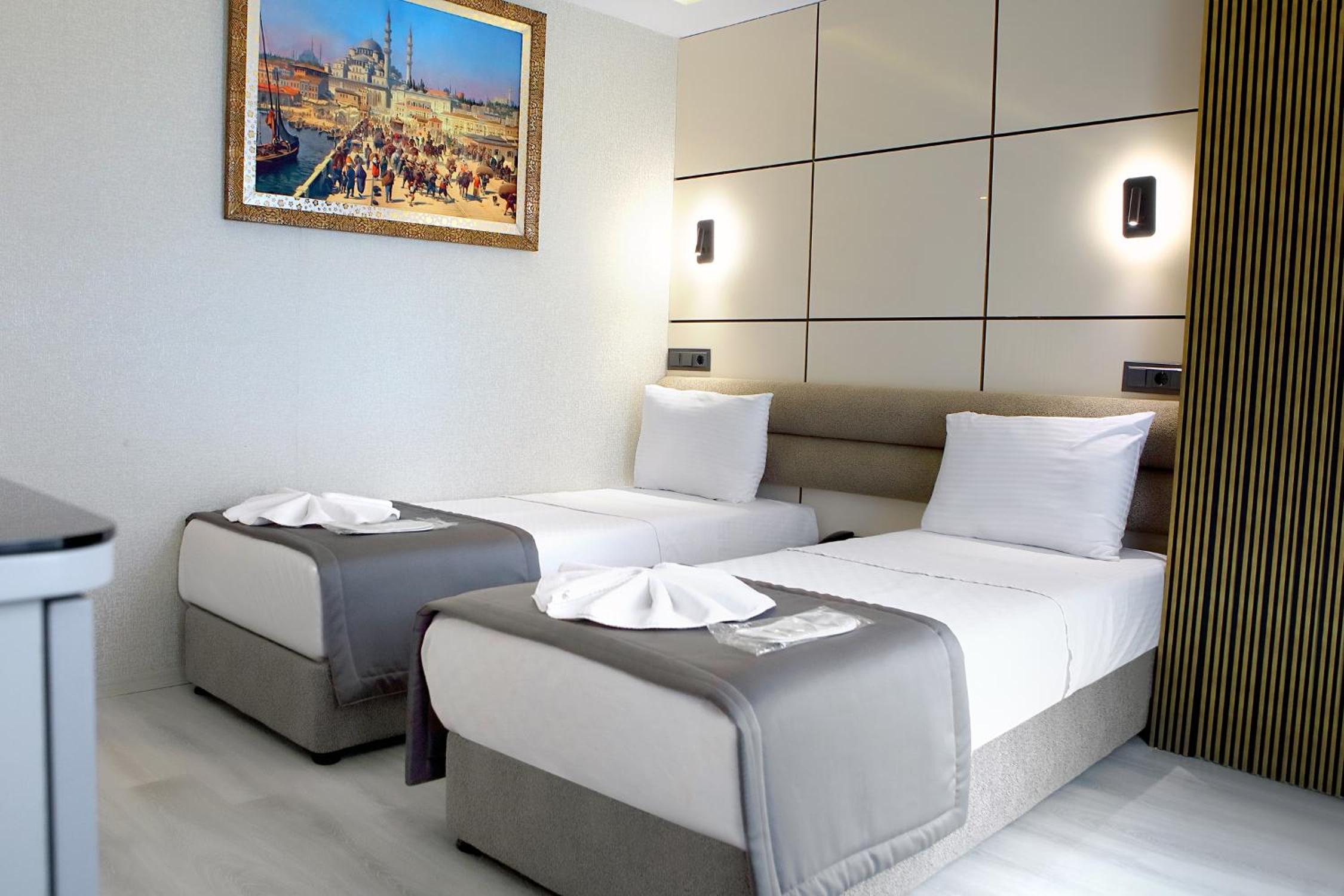 Triple Room with Balcony photo 3