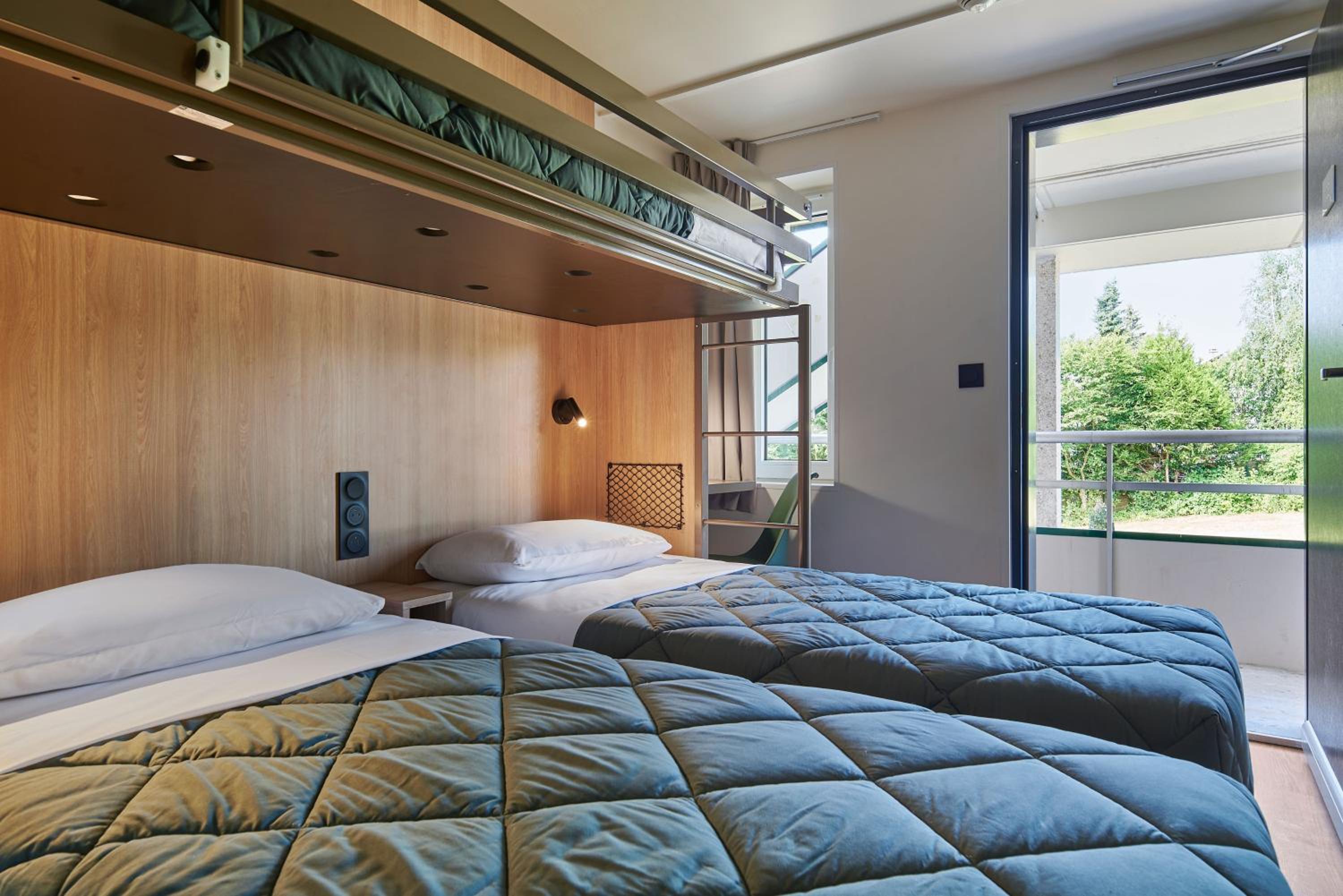 Triple Room - 2 Single Beds 1 Bunk Bed - Photo 2