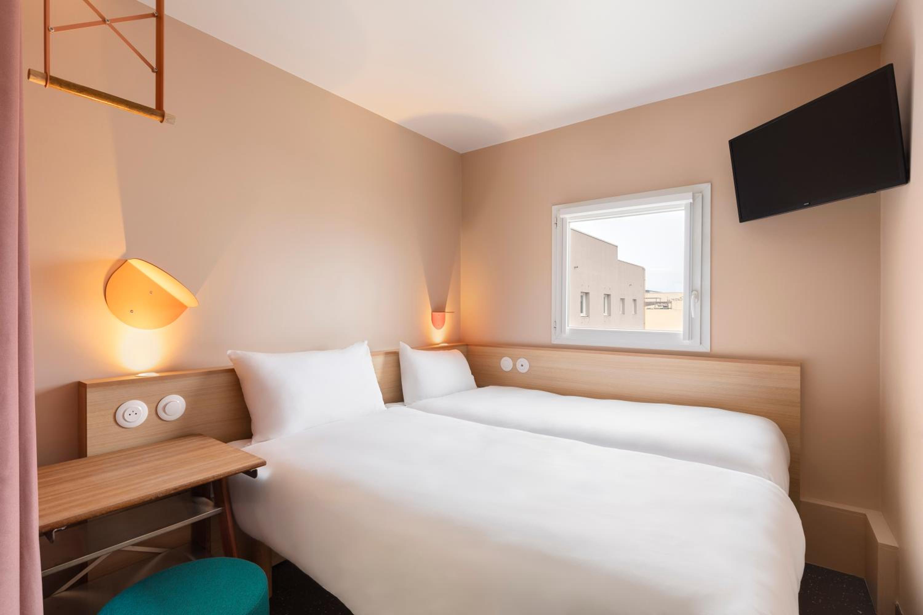 POP Twin Room - Photo 14