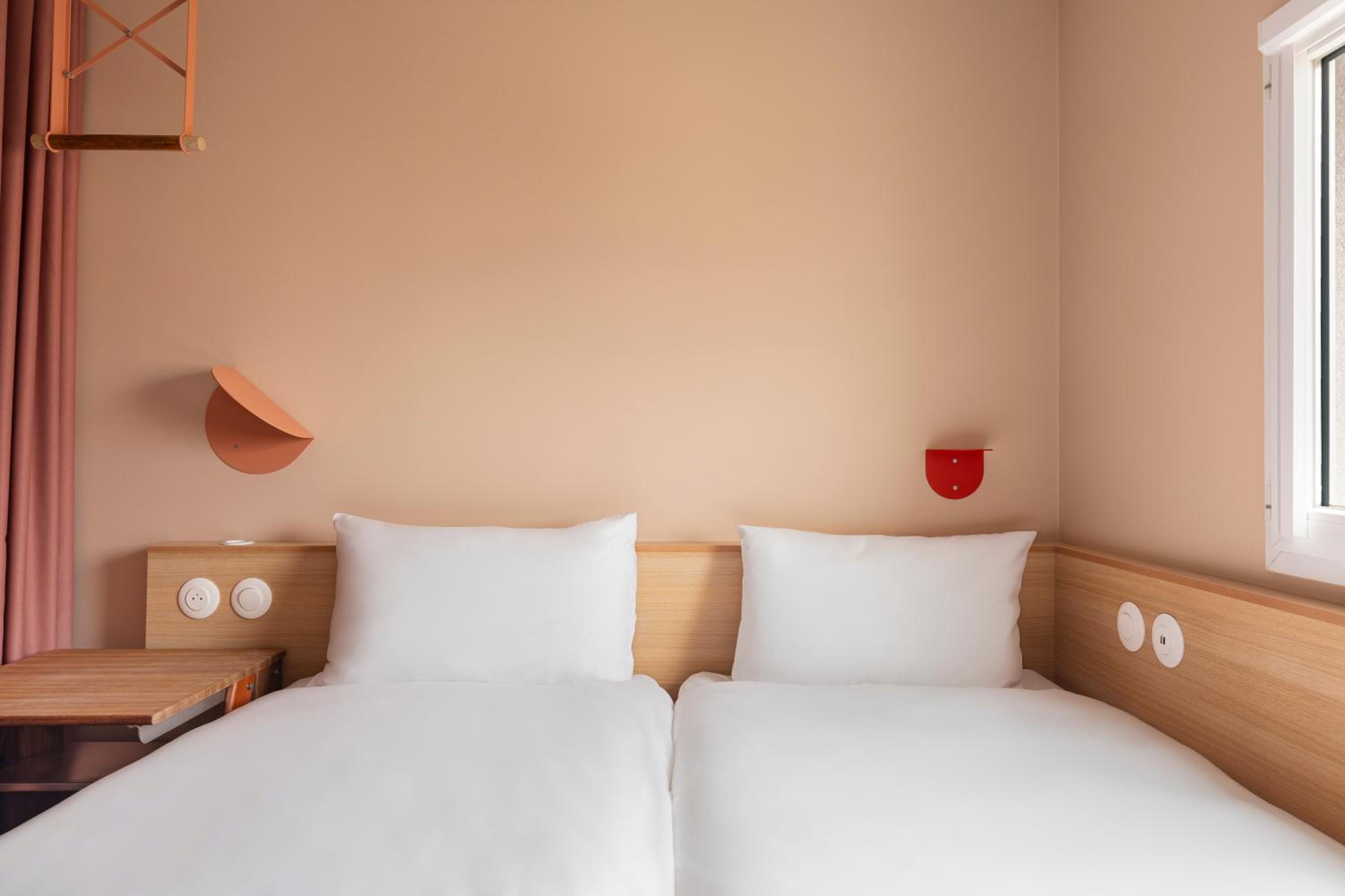 POP Twin Room - Photo 19