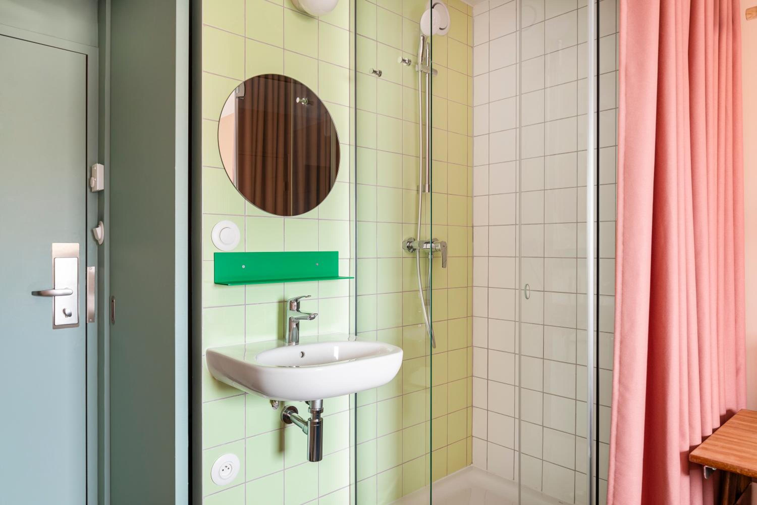 POP Twin Room - Photo 17