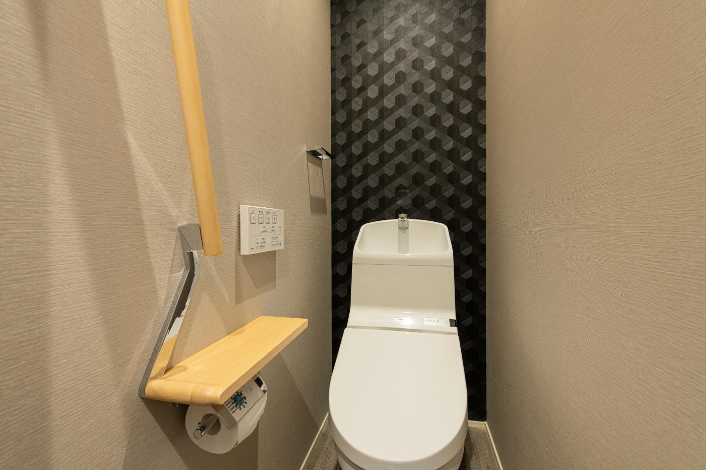 Suite - Photo 3