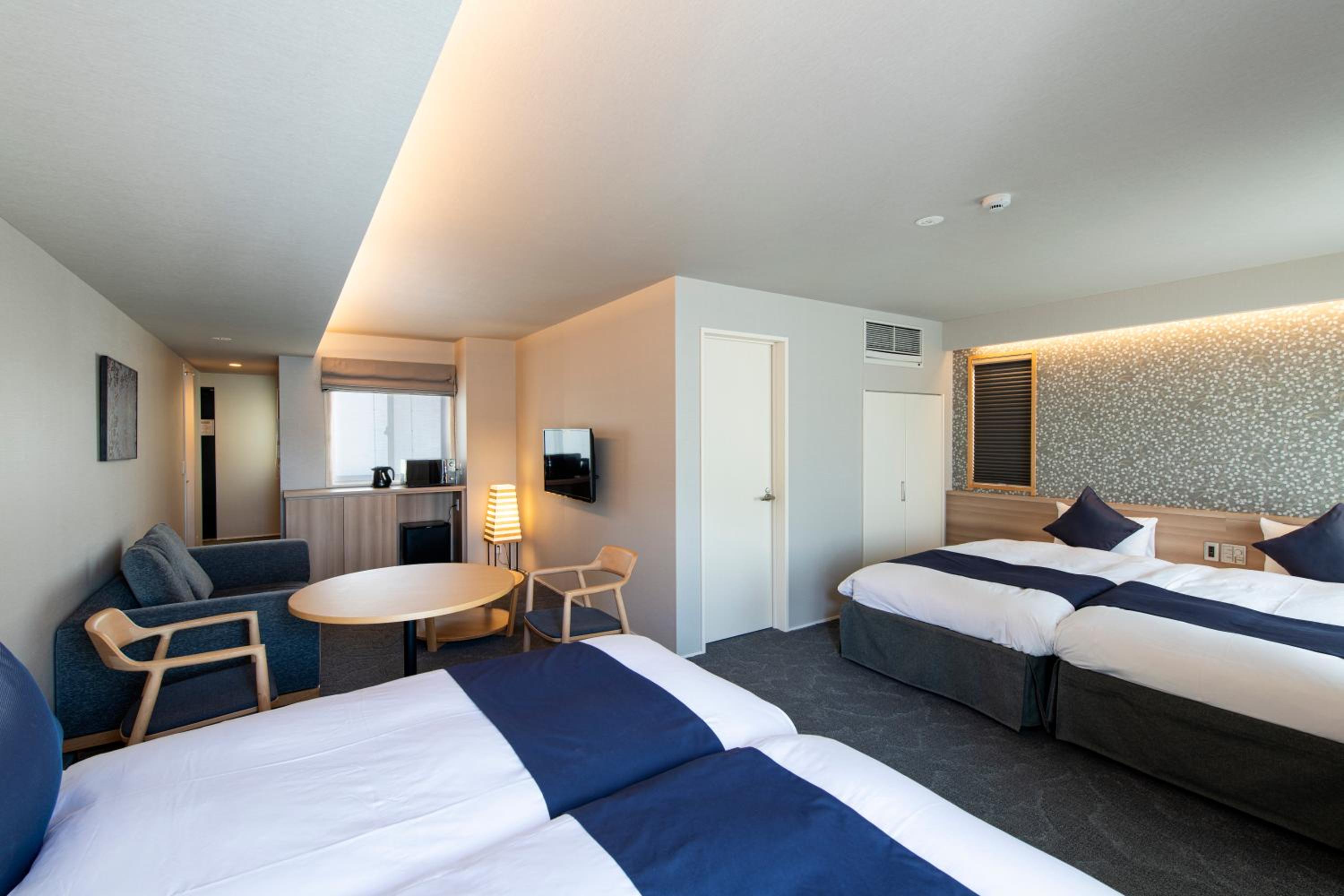 Suite - Photo 6