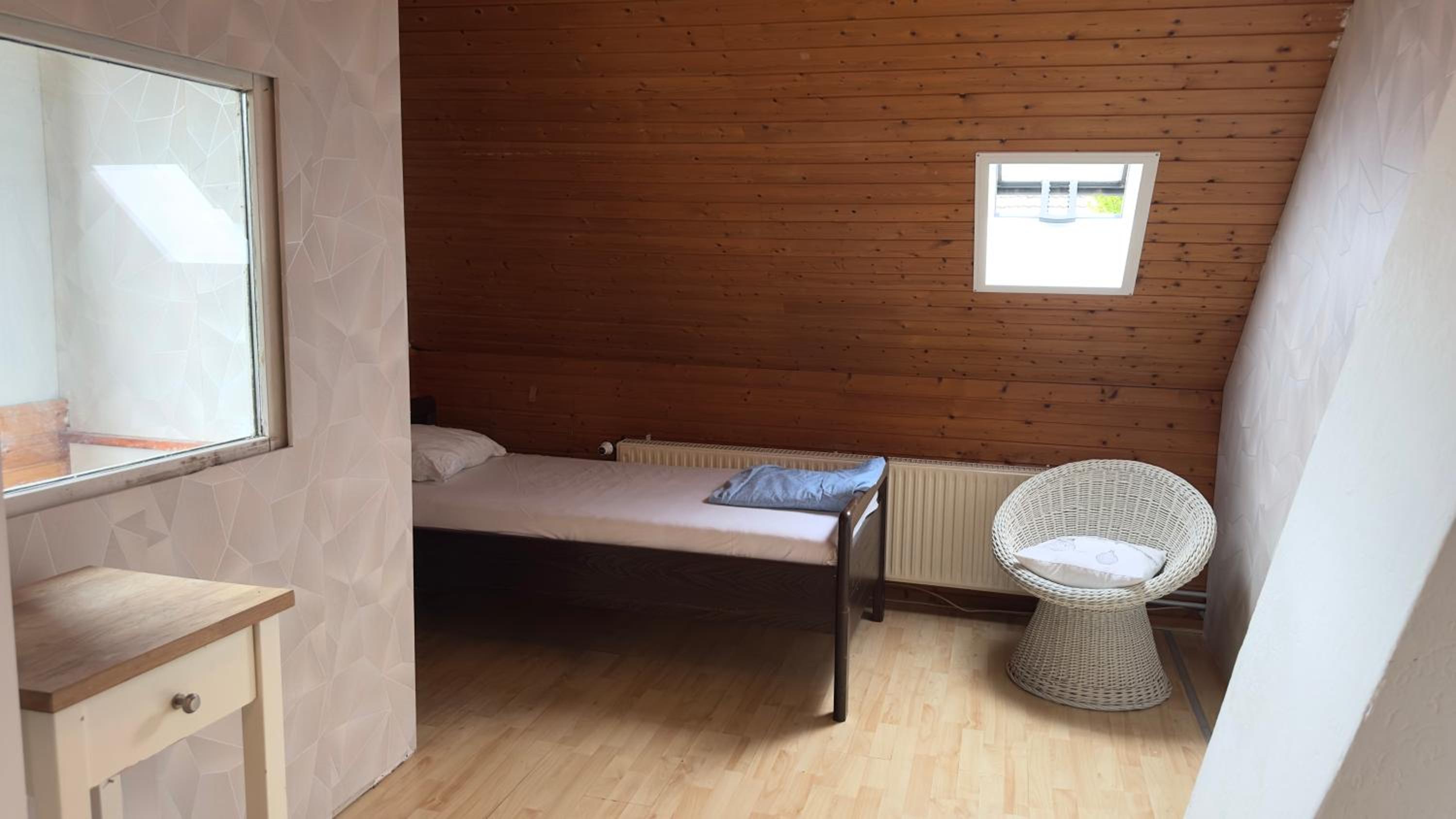 Single Room With Shared Shower And Toilet photo 1