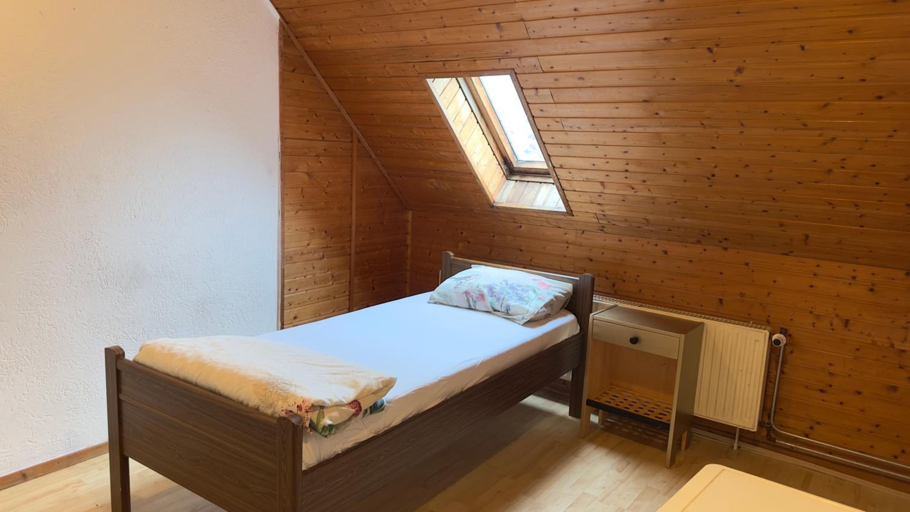 Single Room With Shared Shower And Toilet photo 1