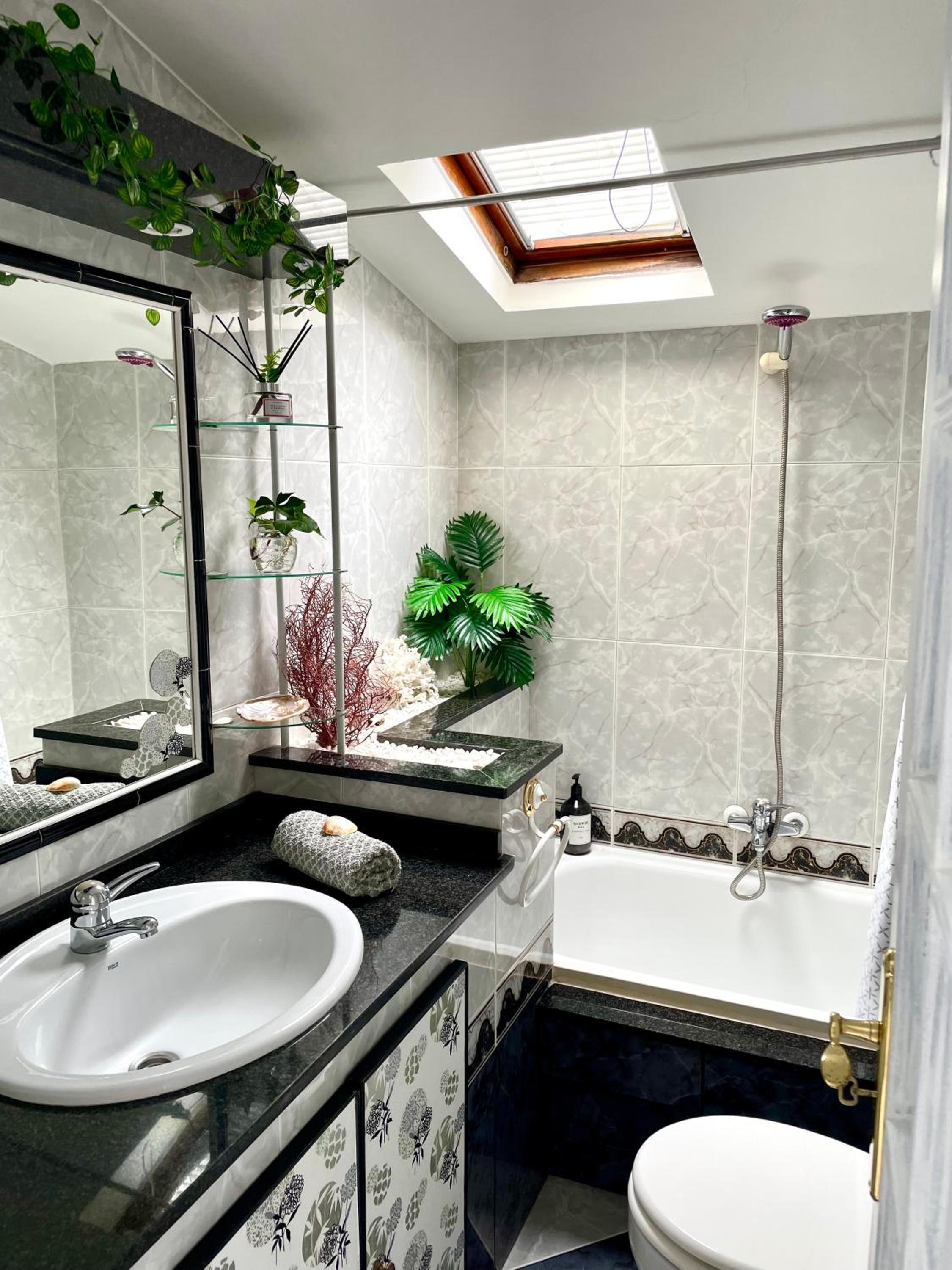 Four-Bedroom House - Photo 5