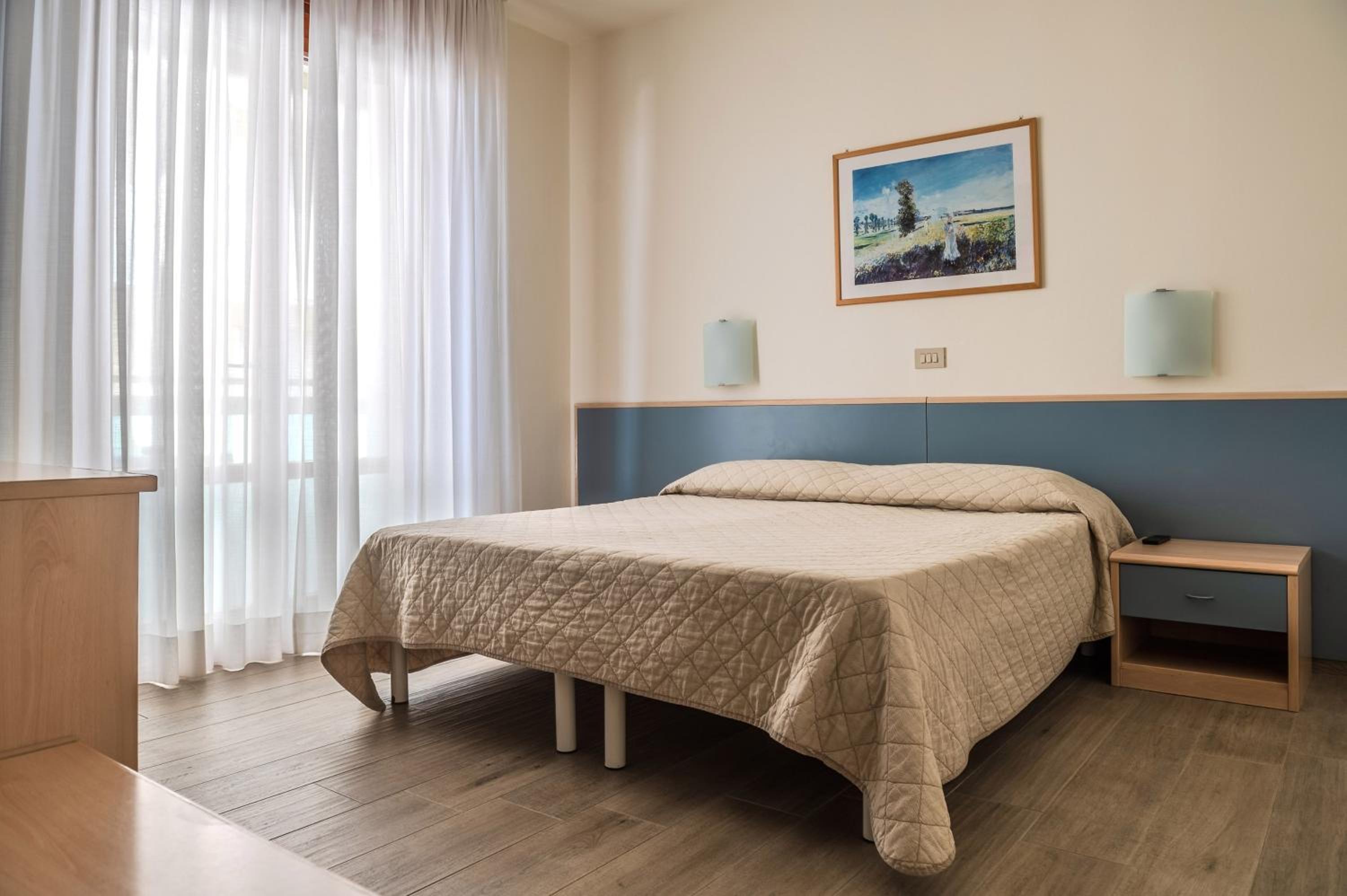 Standard Quadruple Room with Side Sea View photo 1