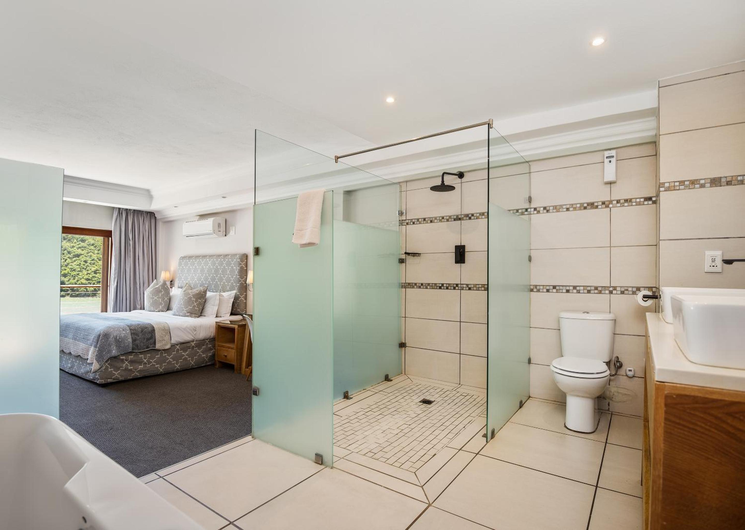 Executive Suite - Photo 4