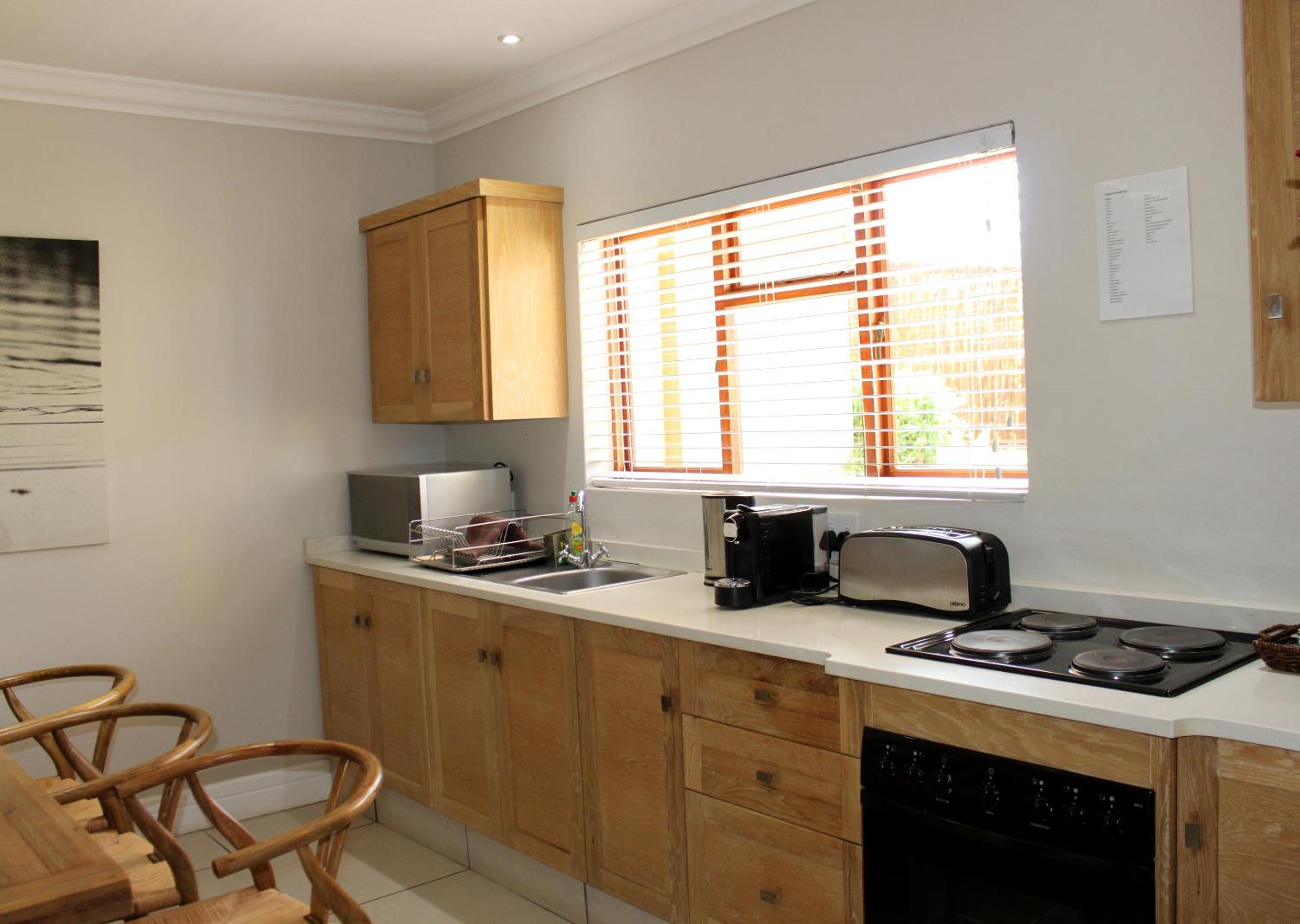 Executive Suite - Photo 8