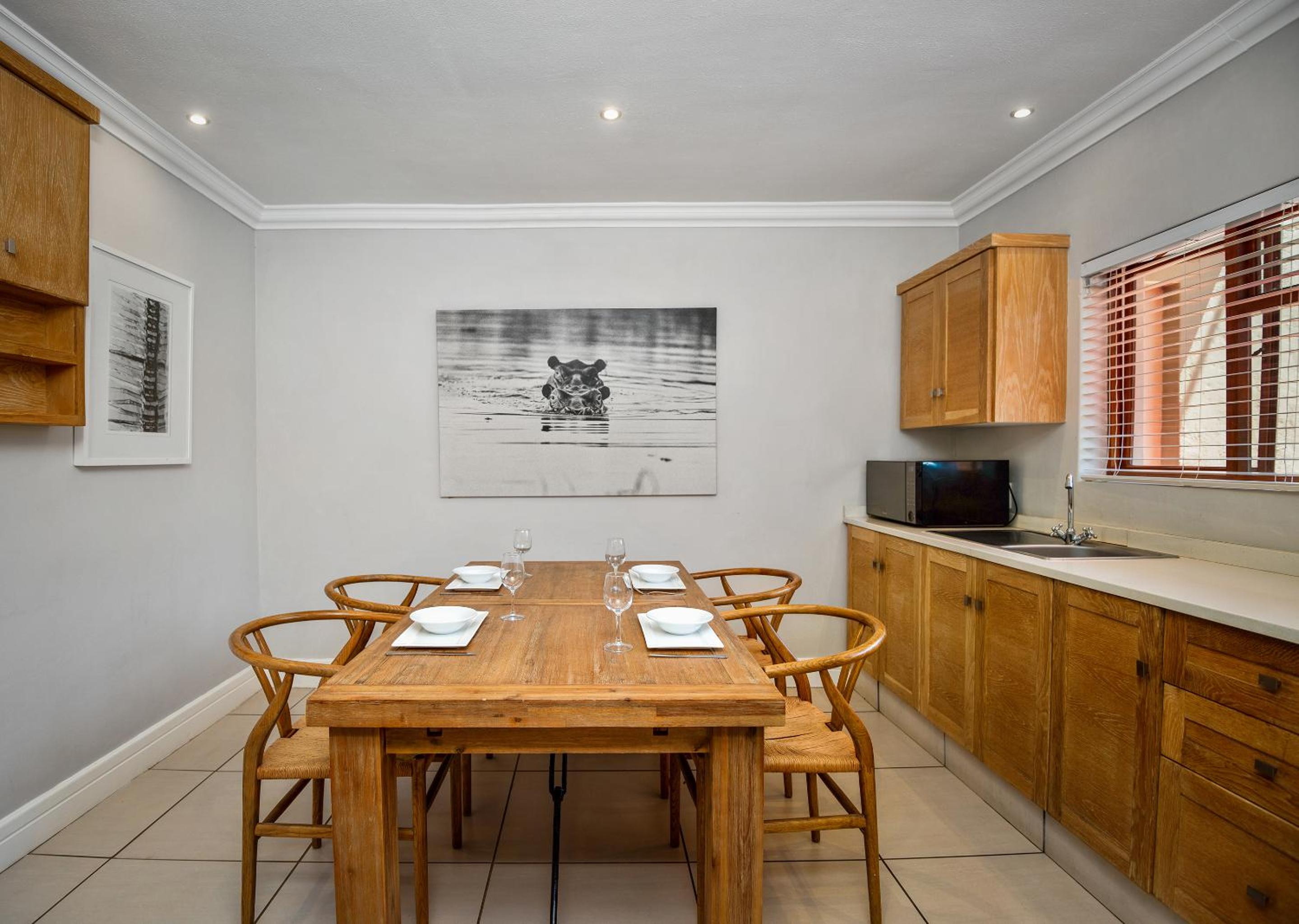 Executive Suite - Photo 6