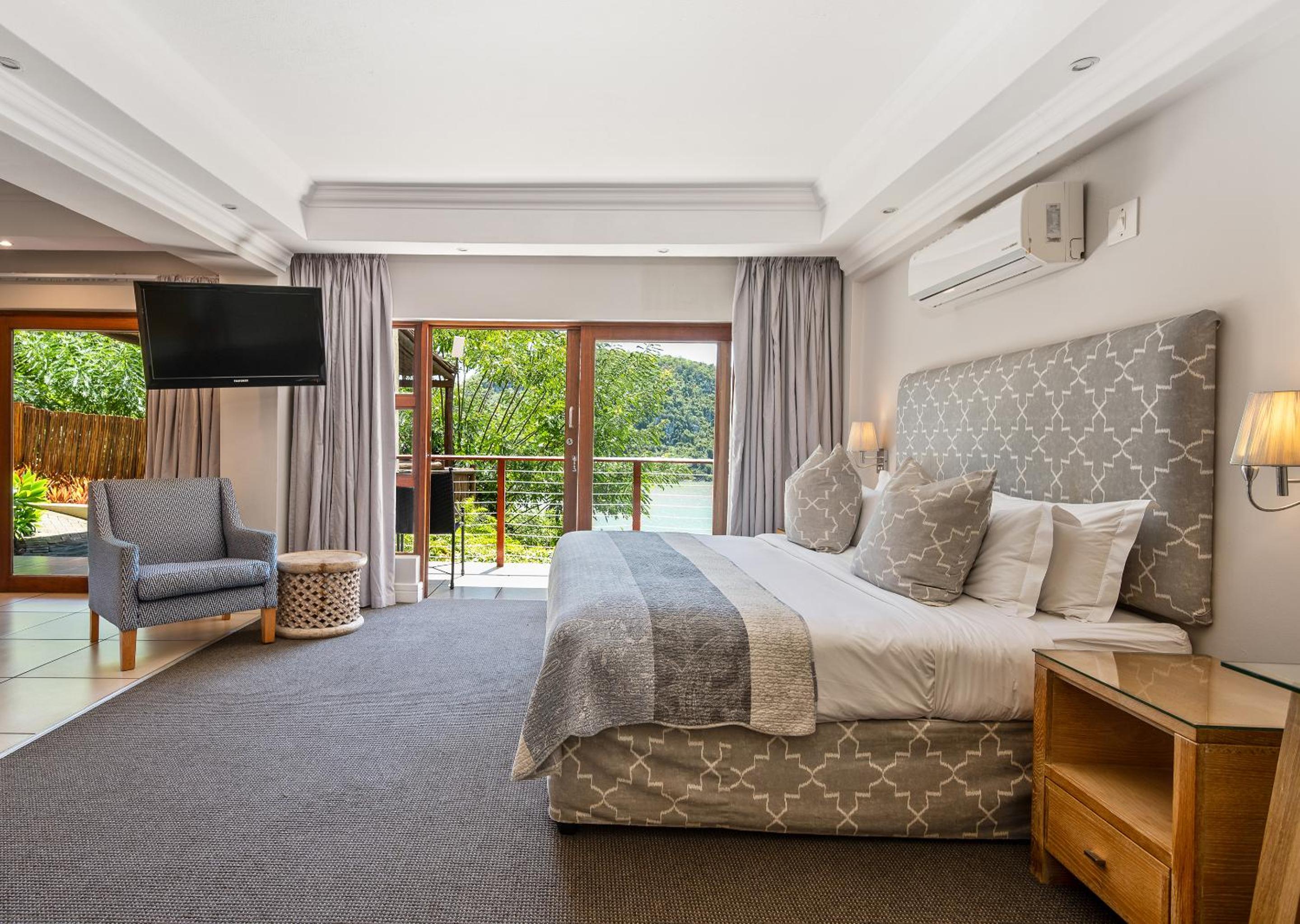 Executive Suite - Photo 5