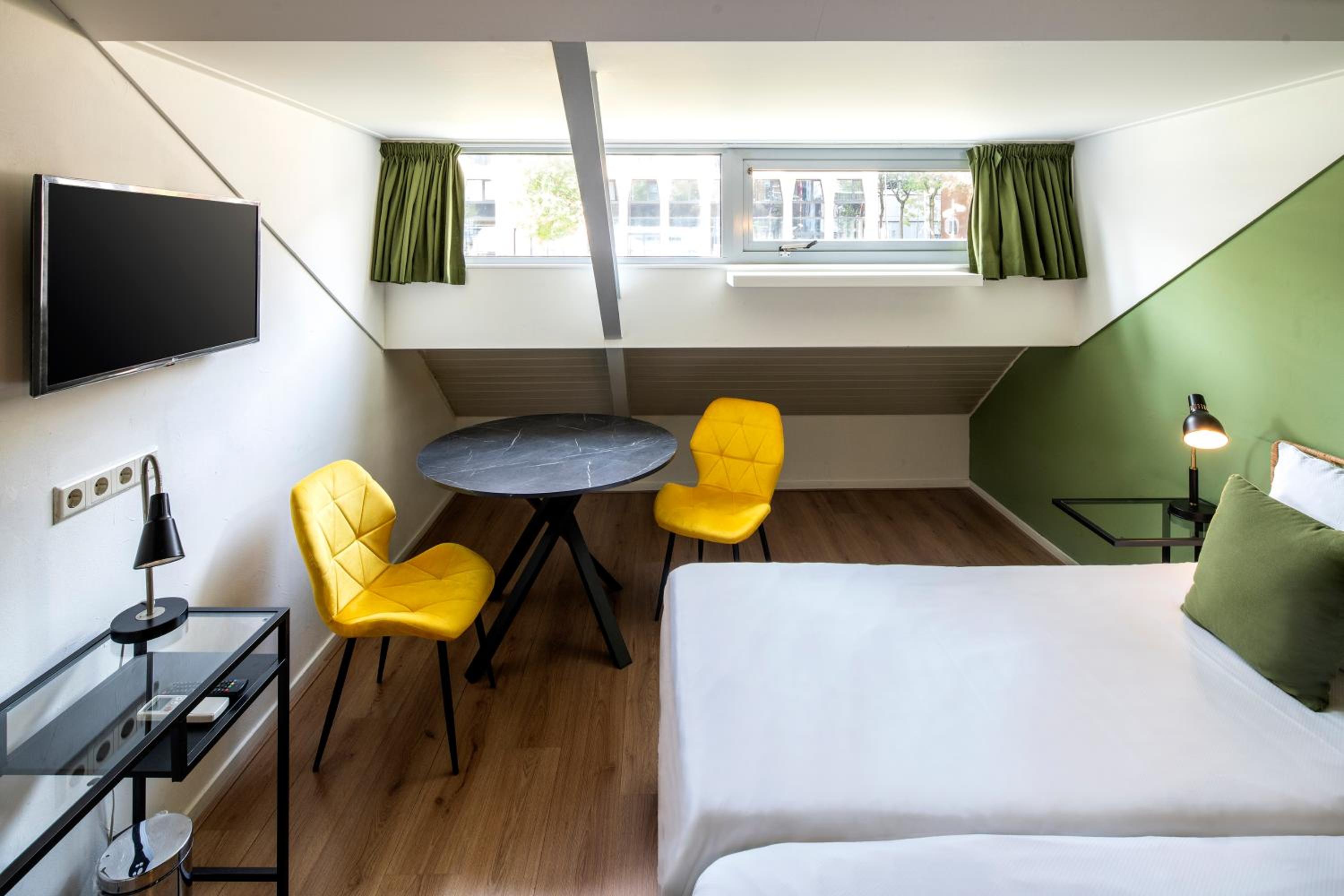 Double or Twin Room with View - Photo 1