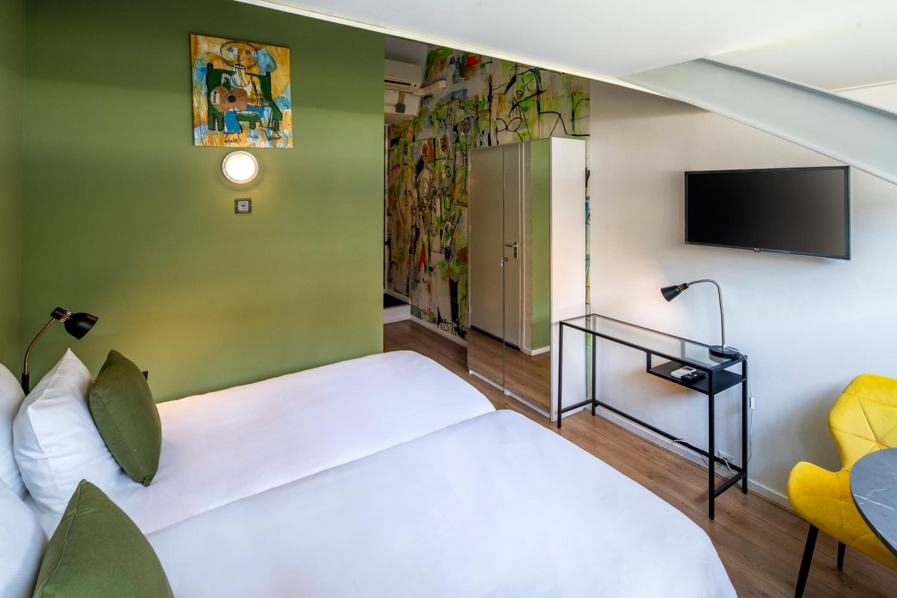 Double or Twin Room with View - Photo 2