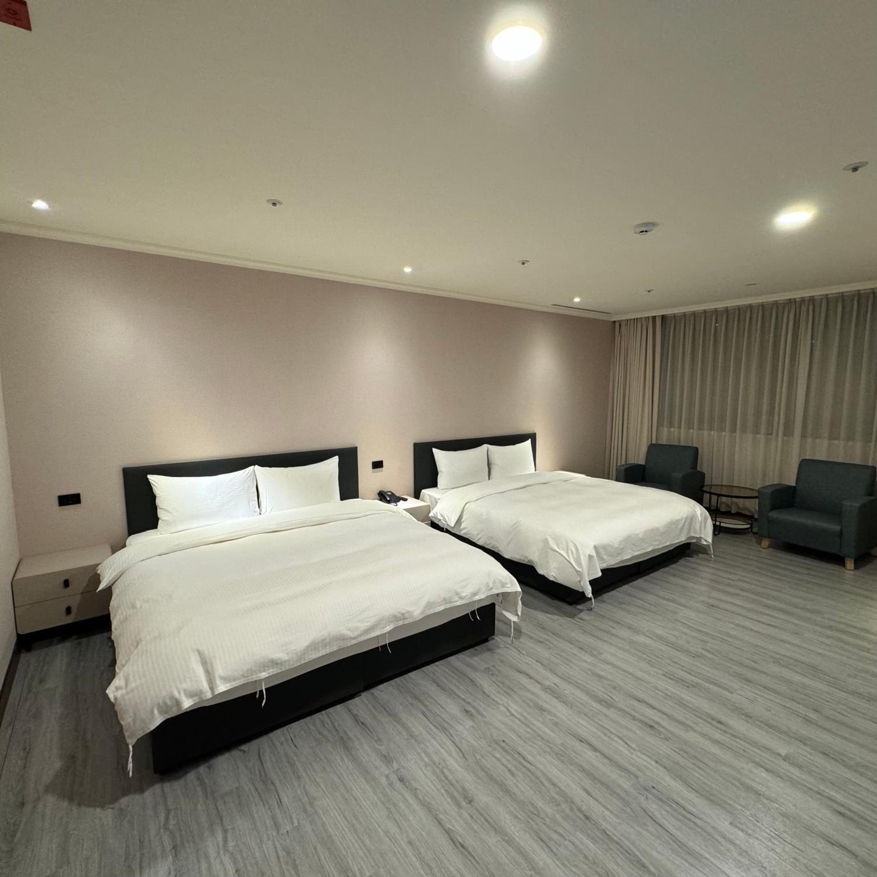 Deluxe Quadruple Room